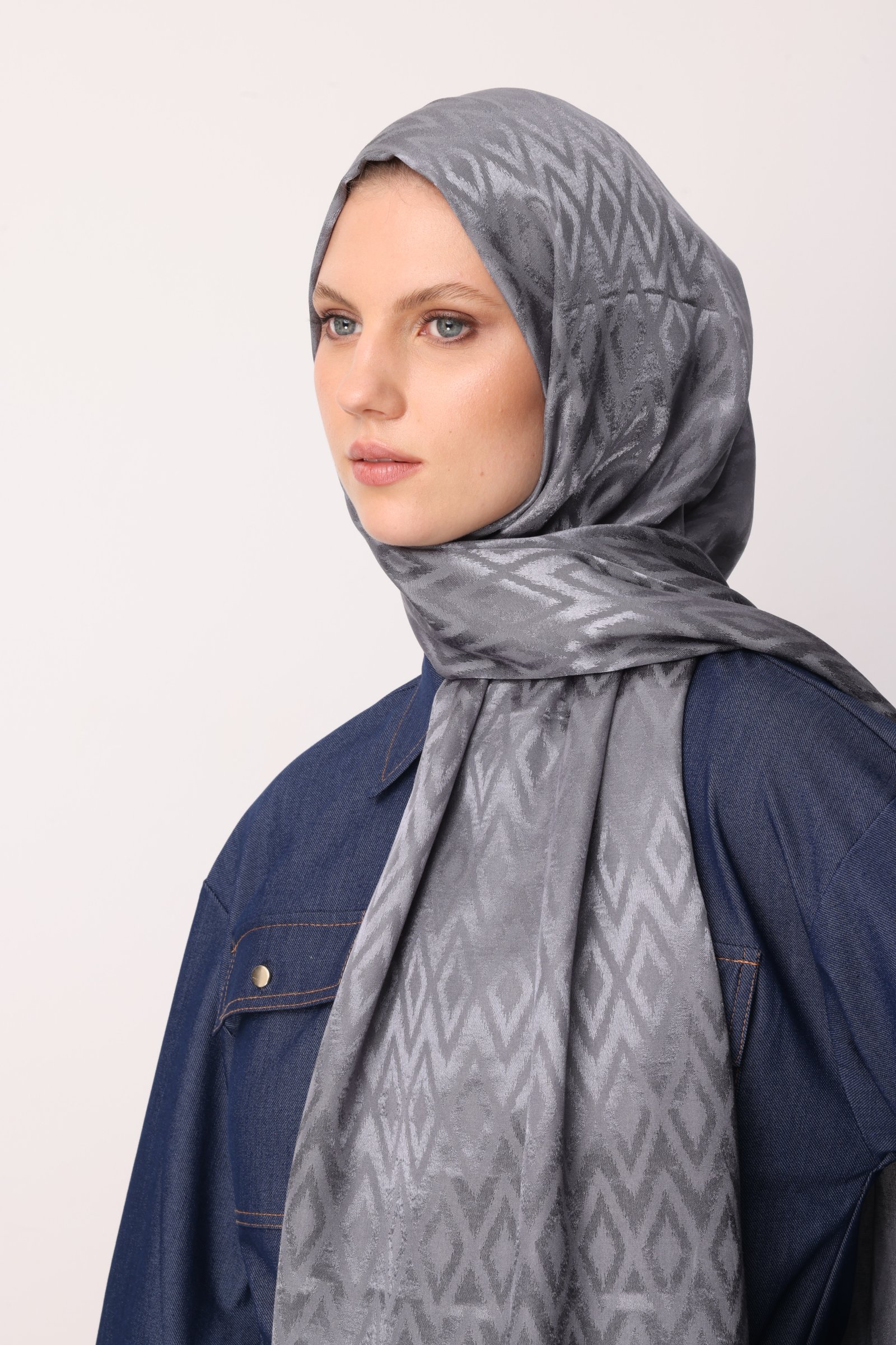 Shiny Check-Pattern Jacquard Shawl - Grey