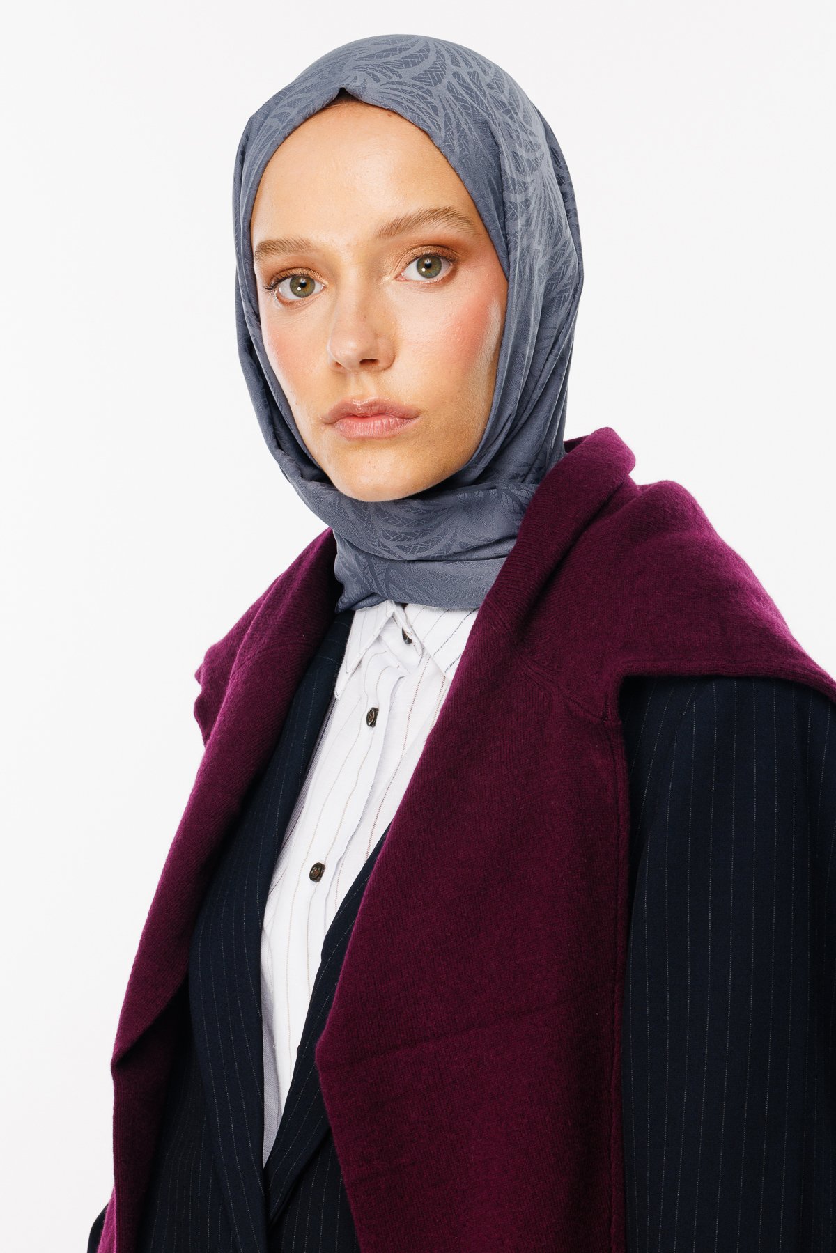 Artemis Pattern Silk Jacquard Shawl - Smoked