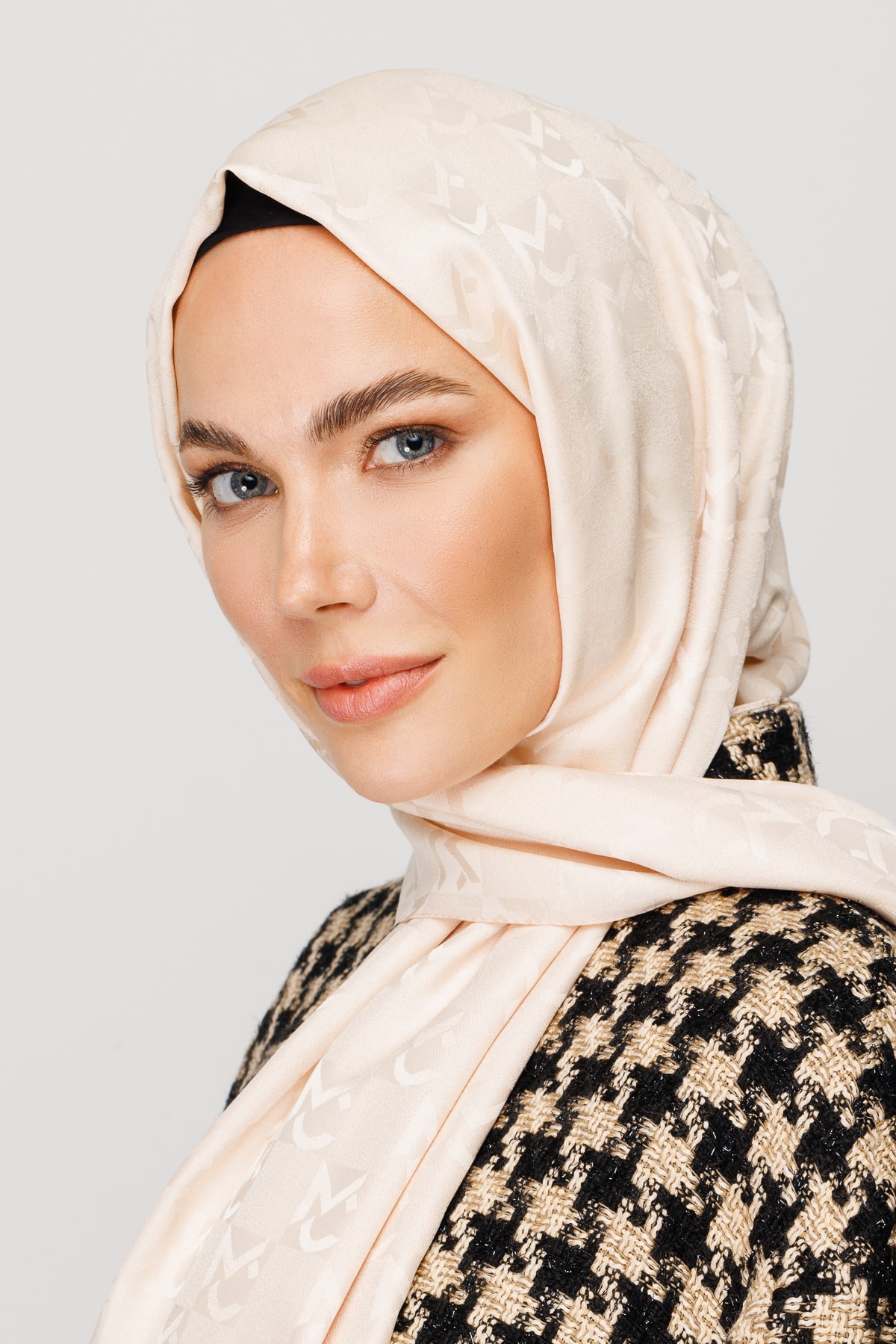 MC Pattern Jacquard Shawl - Vanilin