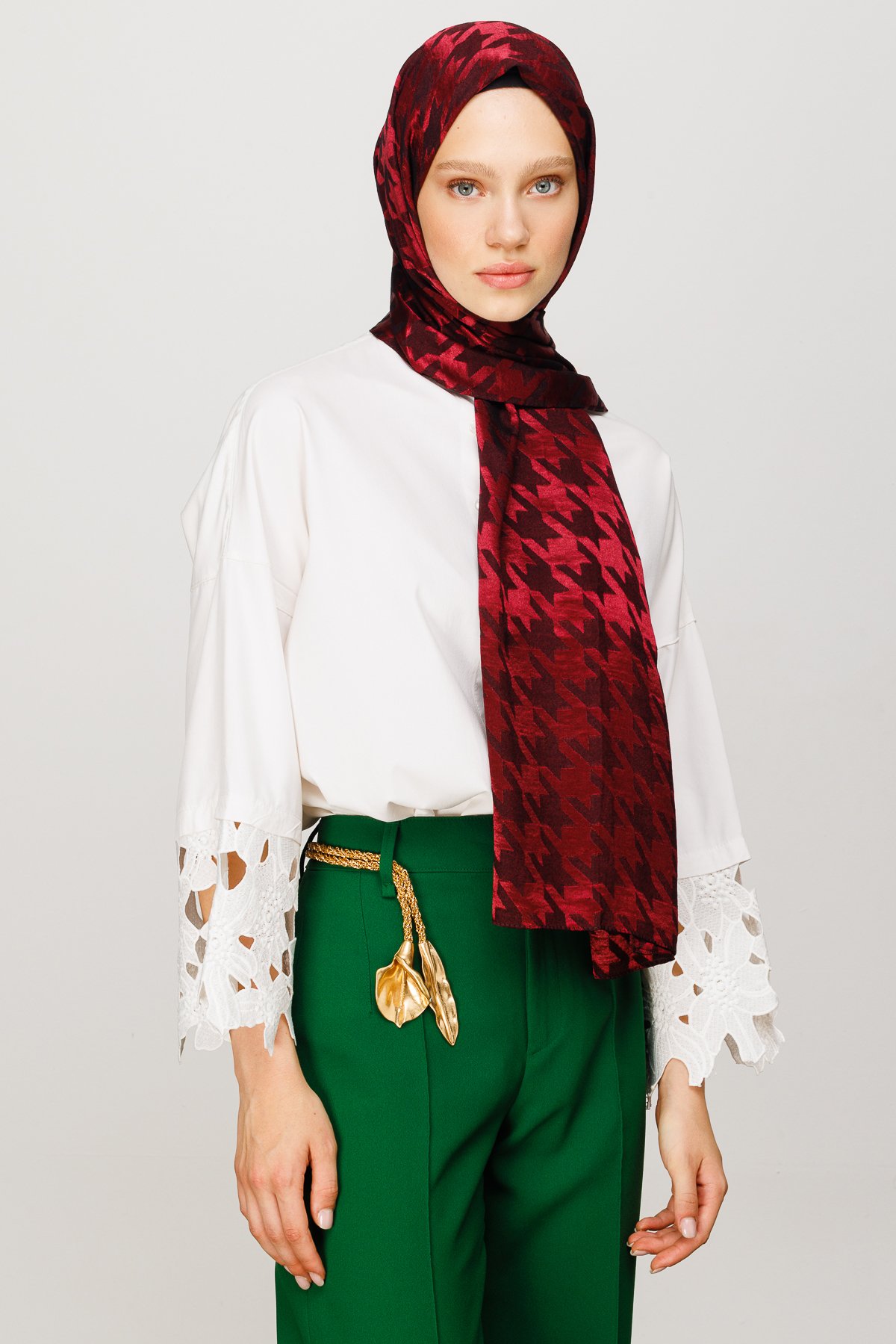Crowbar Pattern Shiny Jacquard Shawl - Burgundy