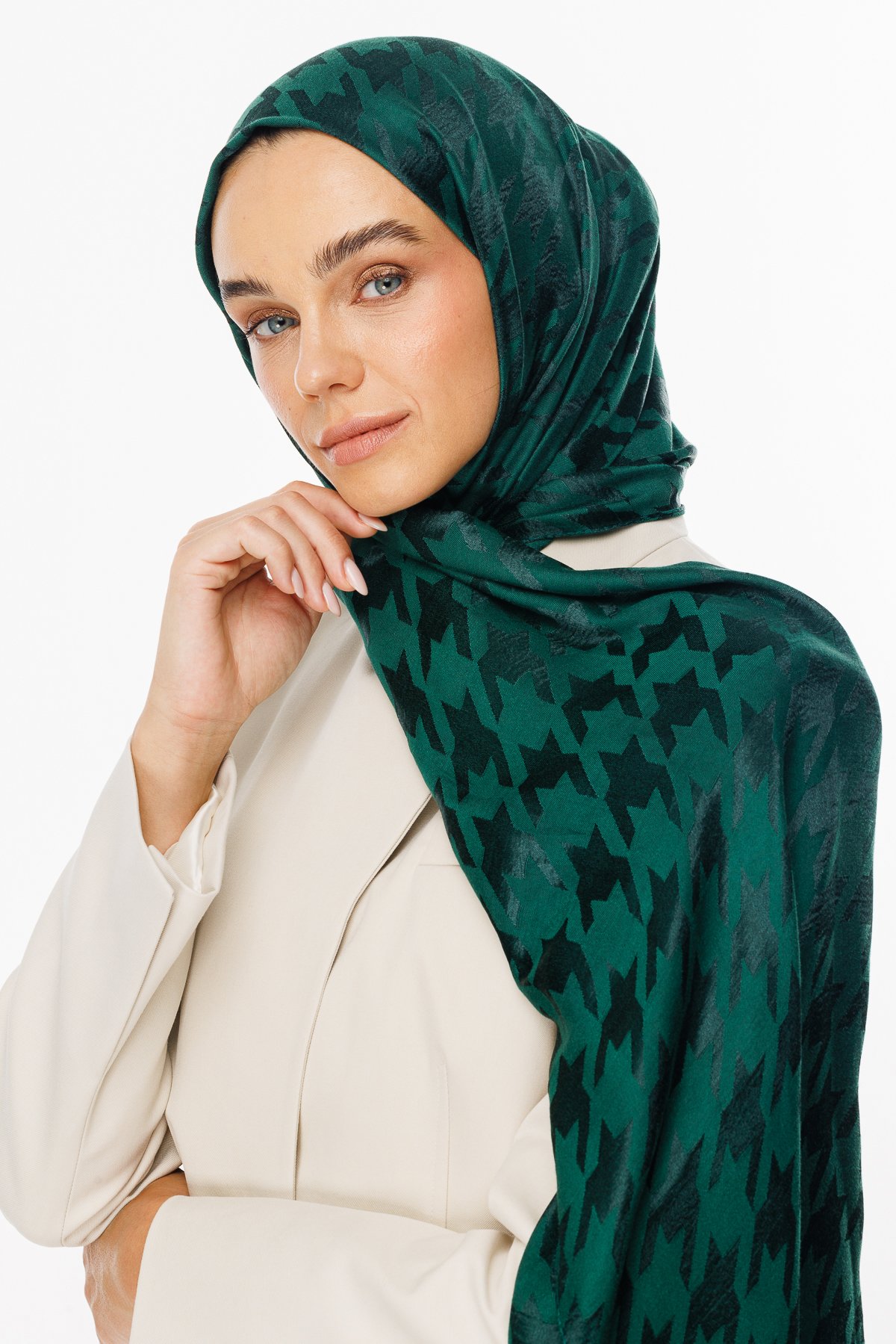 Crowbar Pattern Shiny Jacquard Hijab