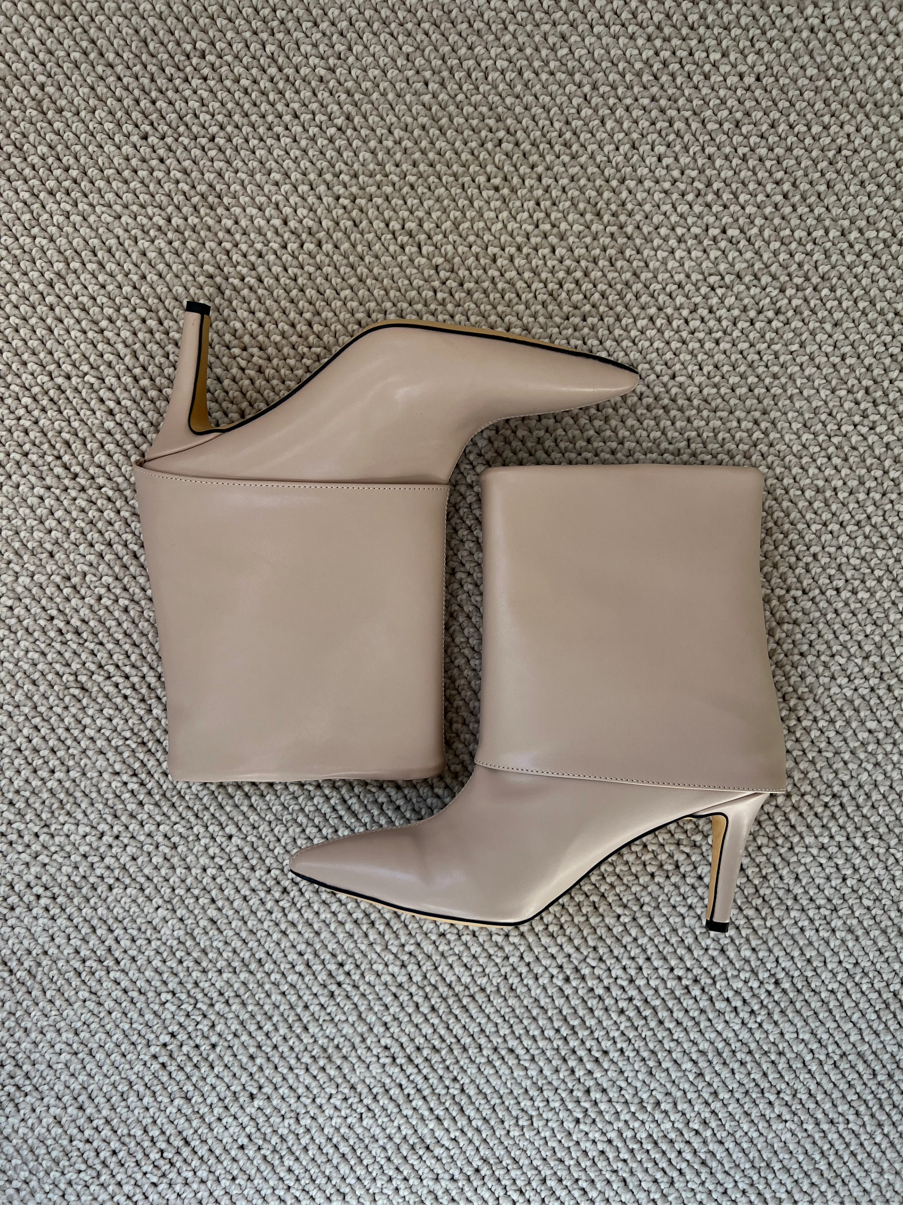 Tozluk Detaylı İçi Yünlü Bej Topuklu Deri Bot