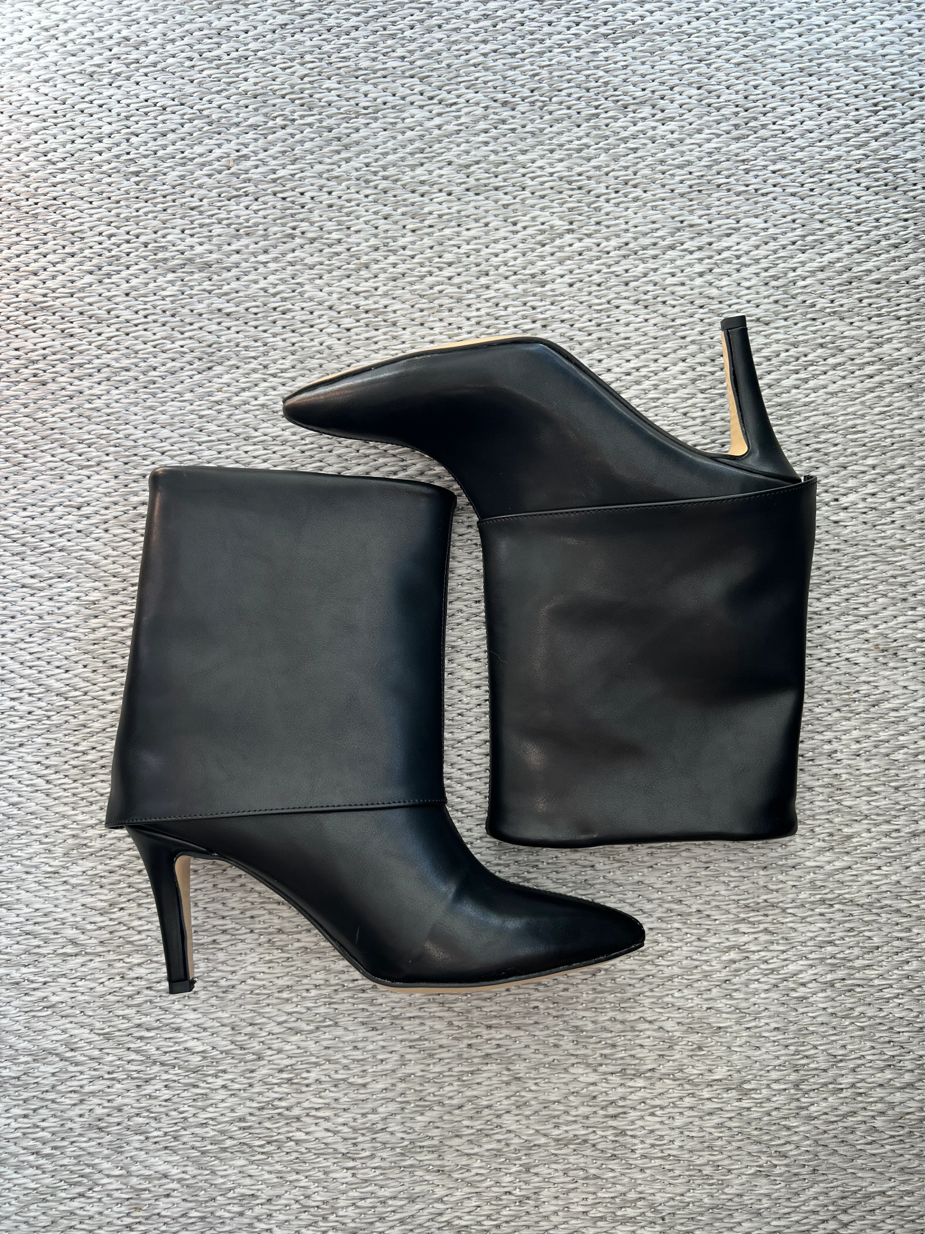 Tozluk Detaylı İçi Yünlü Siyah Topuklu Deri Bot