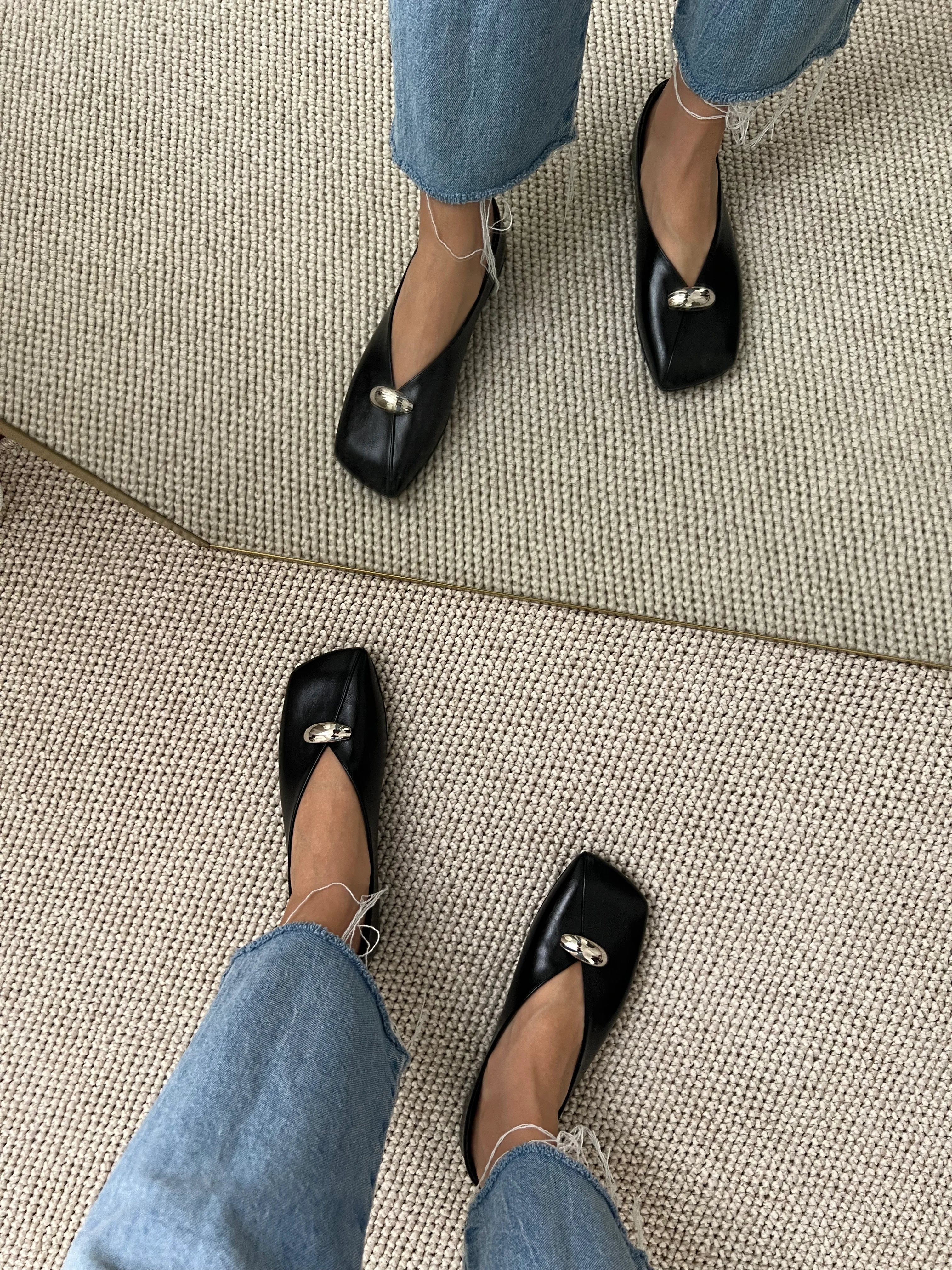 Siyah Toka Detaylı Deri Babet