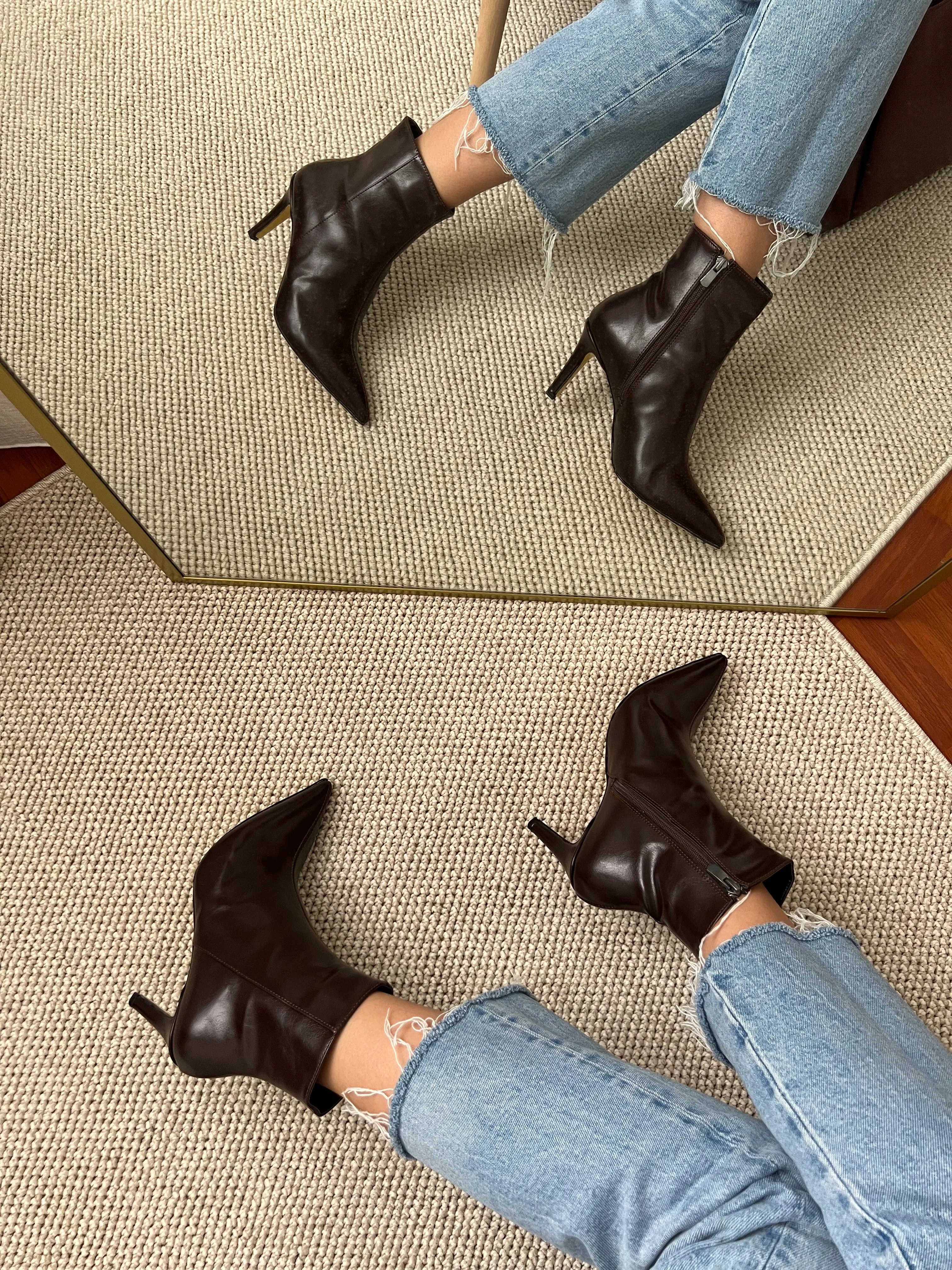 Parlak Kırışık Derili Acı Kahve Topuklu Bot