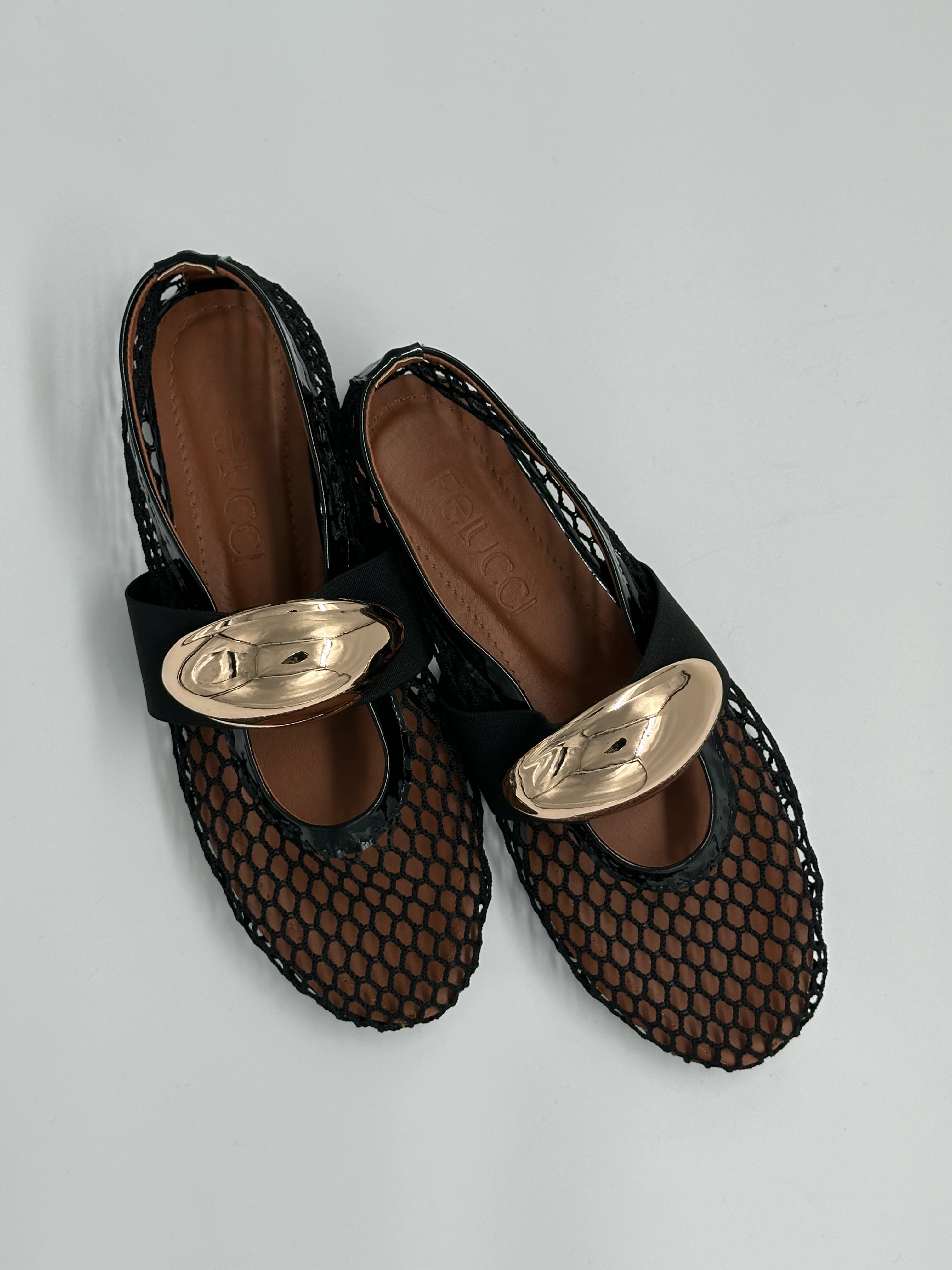 Büyük Tokalı Siyah Fileli Ayakkabı