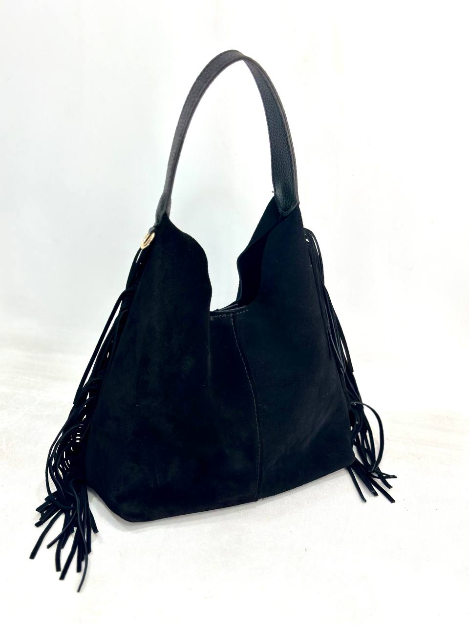 Siyah Süet Püskül Detaylı Omuz Çantası
