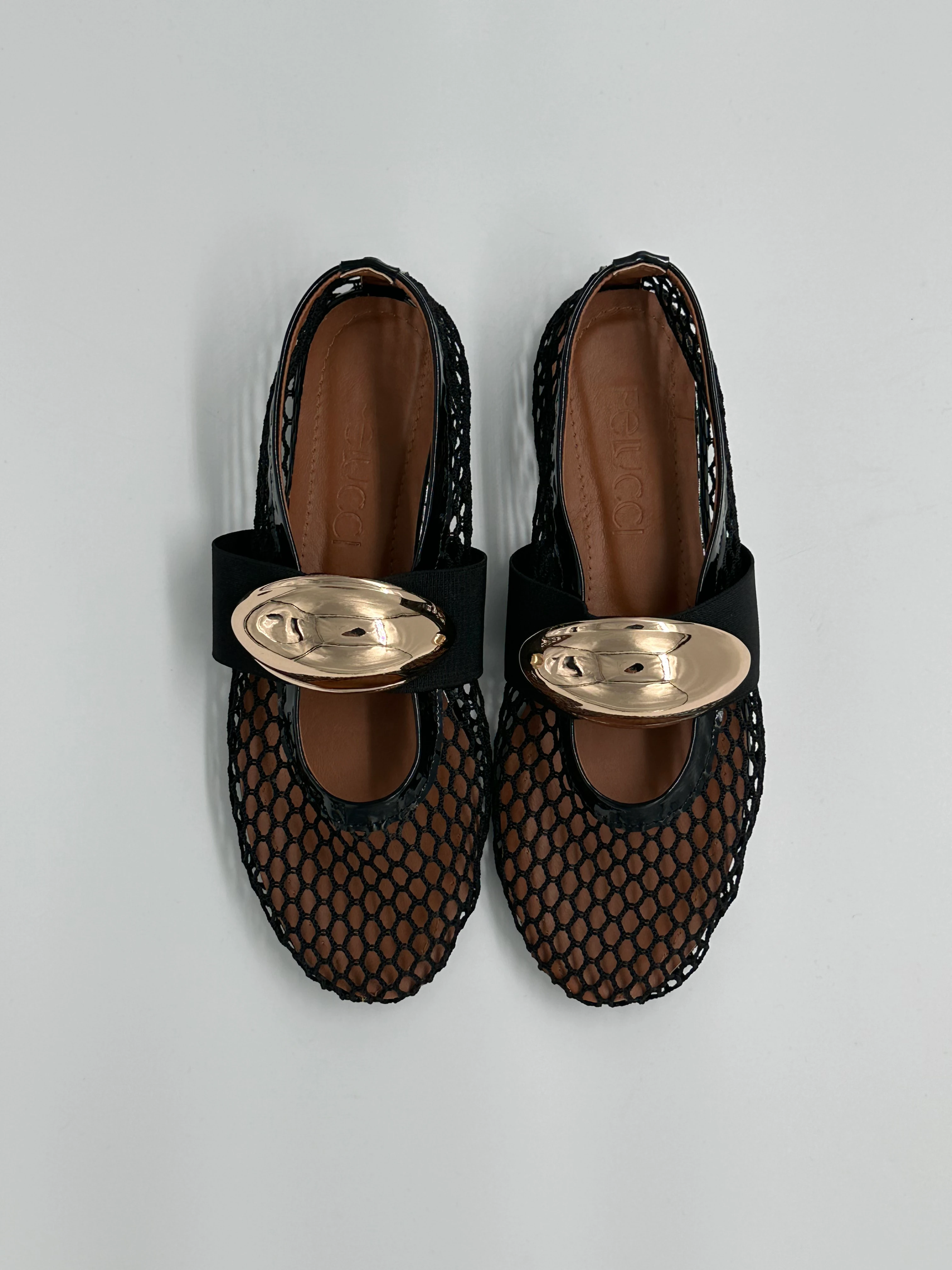 Büyük Tokalı Siyah Fileli Ayakkabı