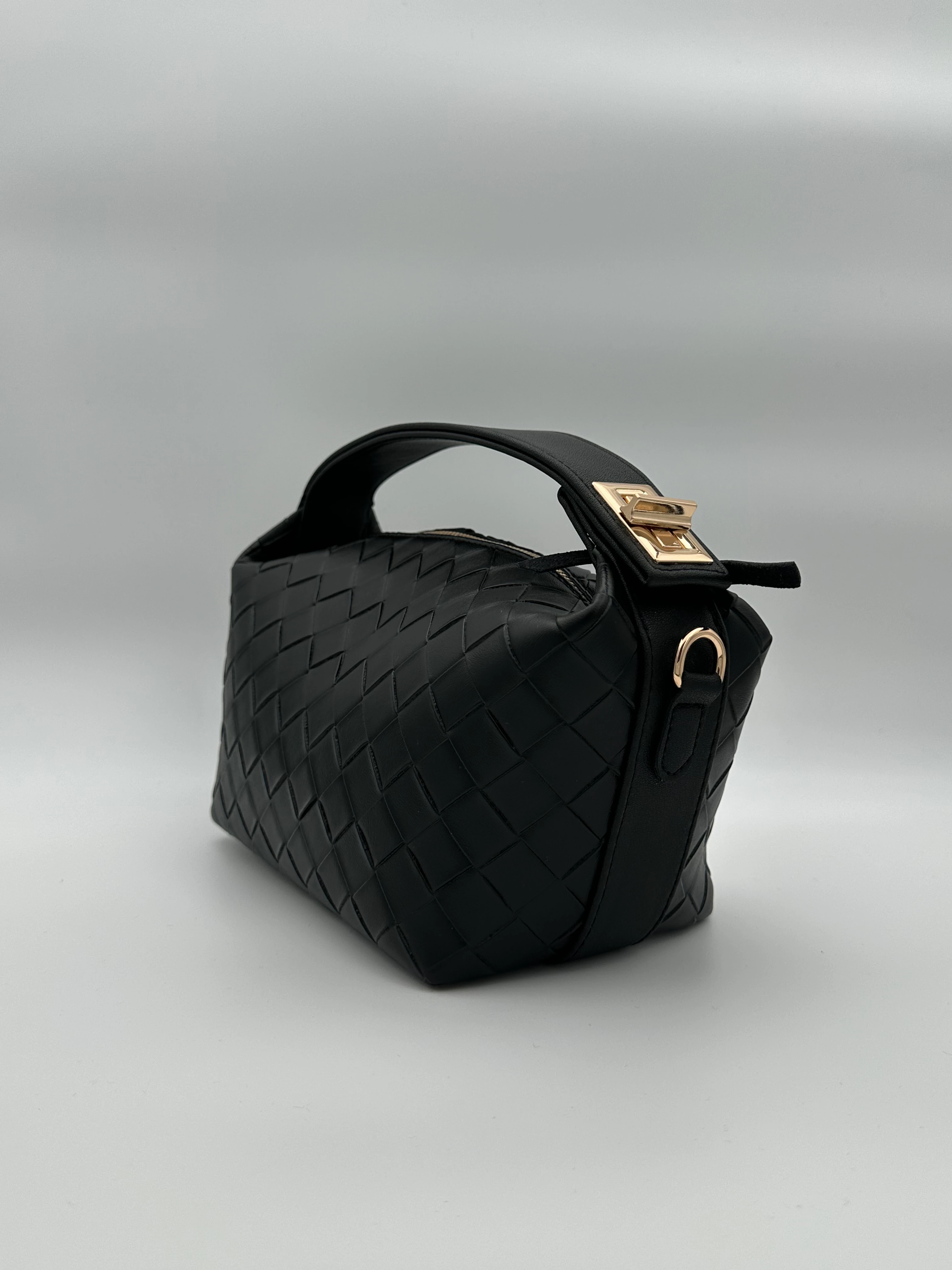 Kilitli Askılı Çanta