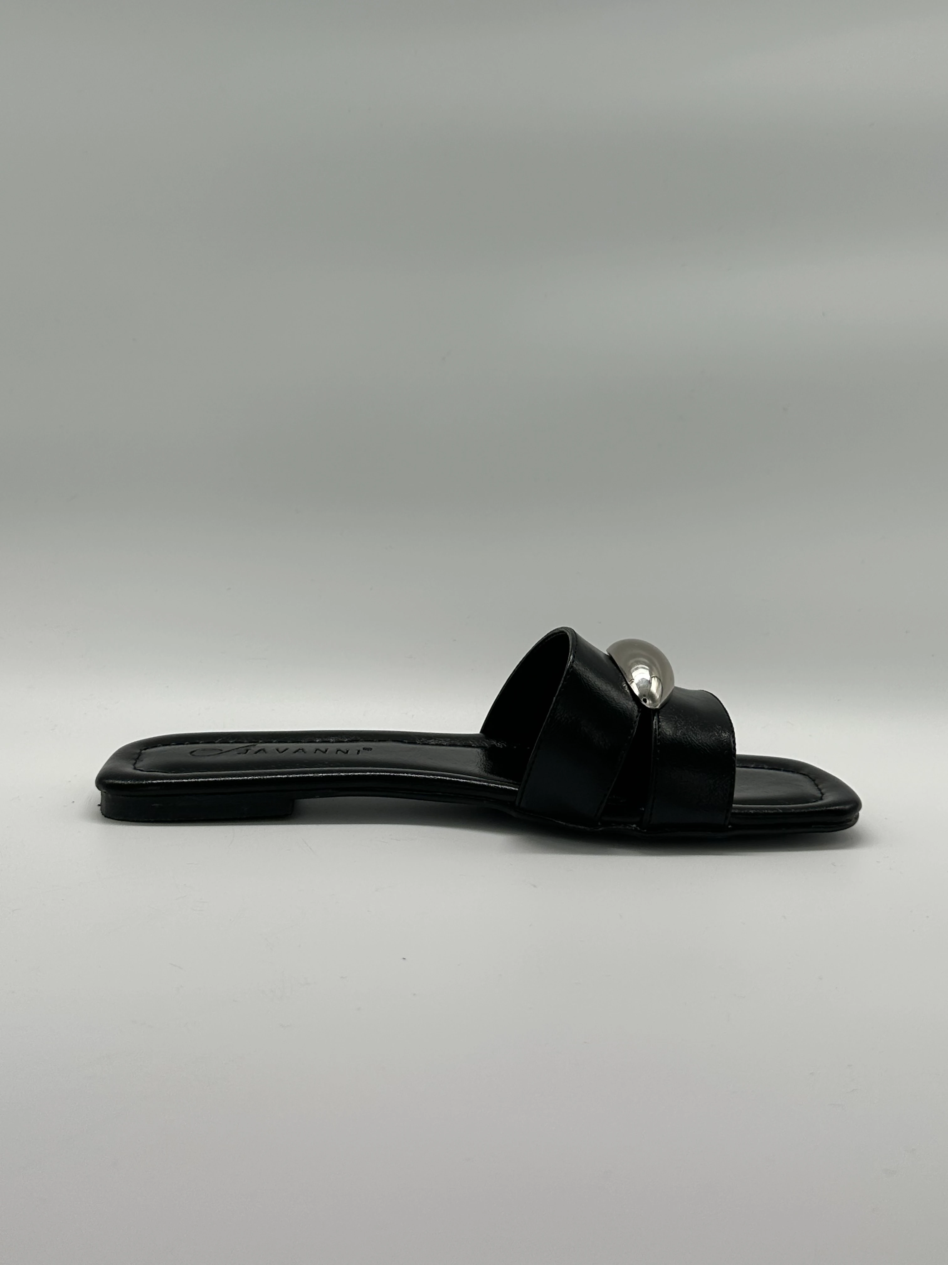 Tokalı Siyah Deri Terlik 