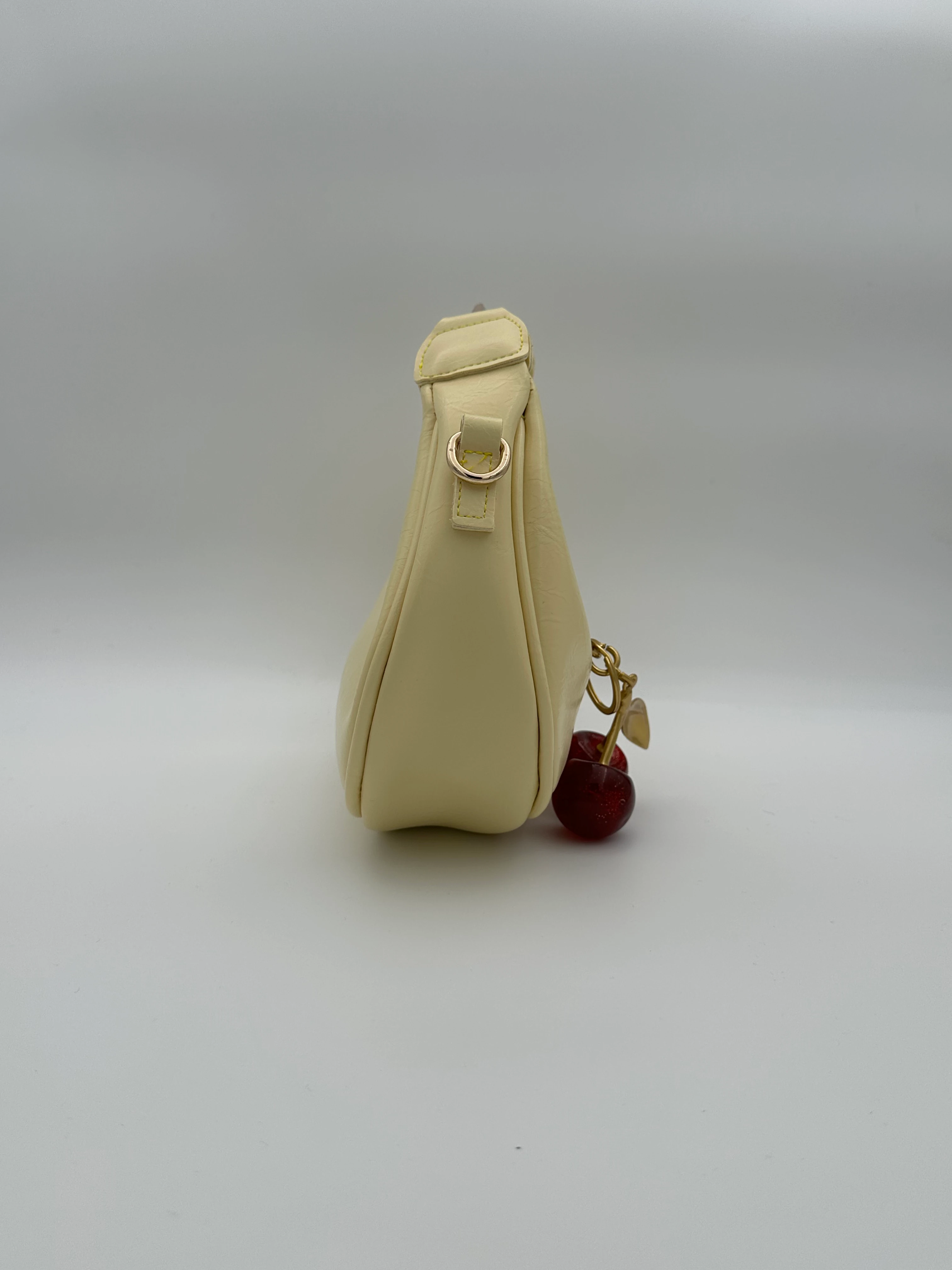 Kiraz Charm Detaylı Deri Çanta