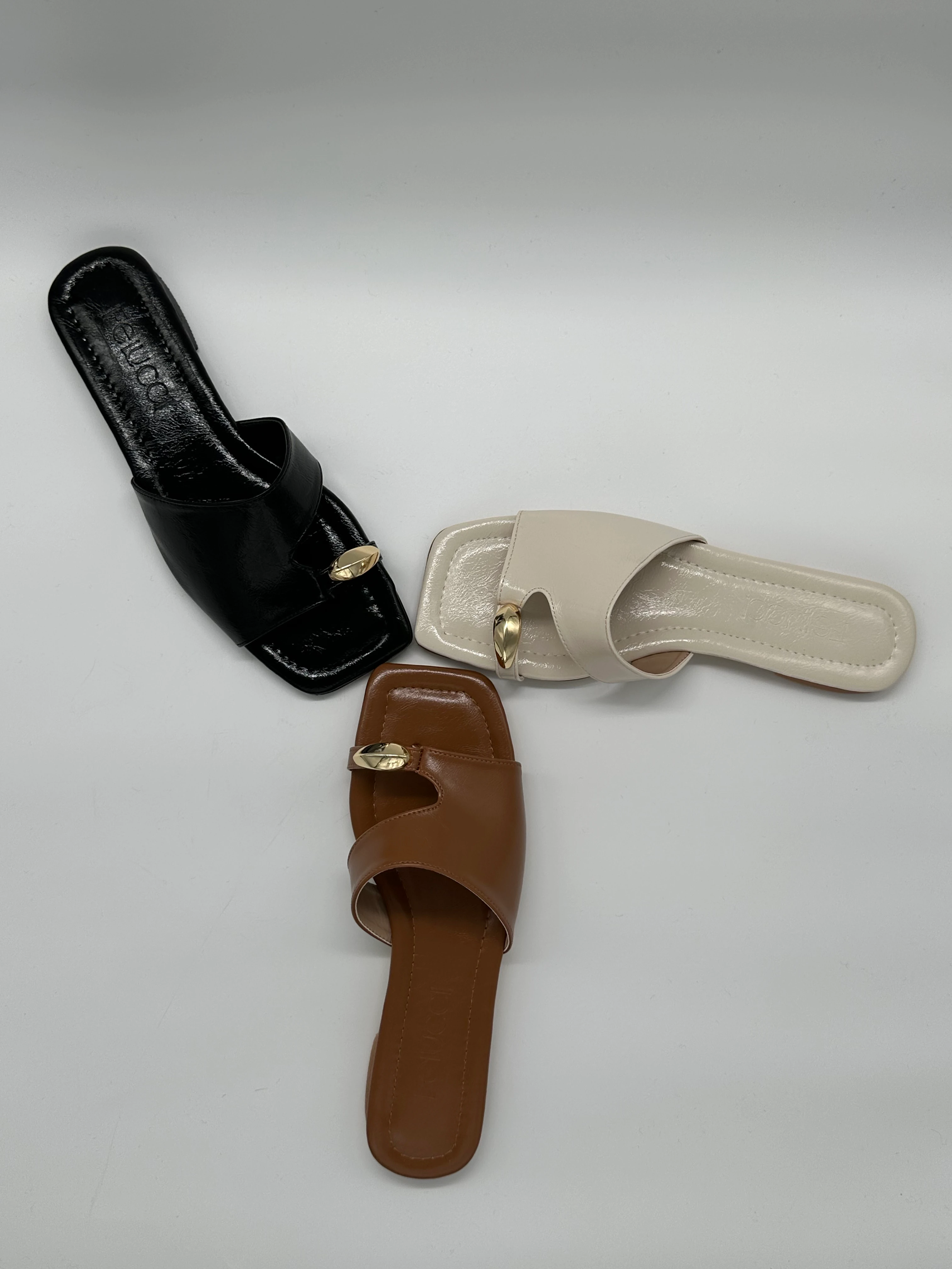 Altın Toka Detaylı Taba Deri Terlik