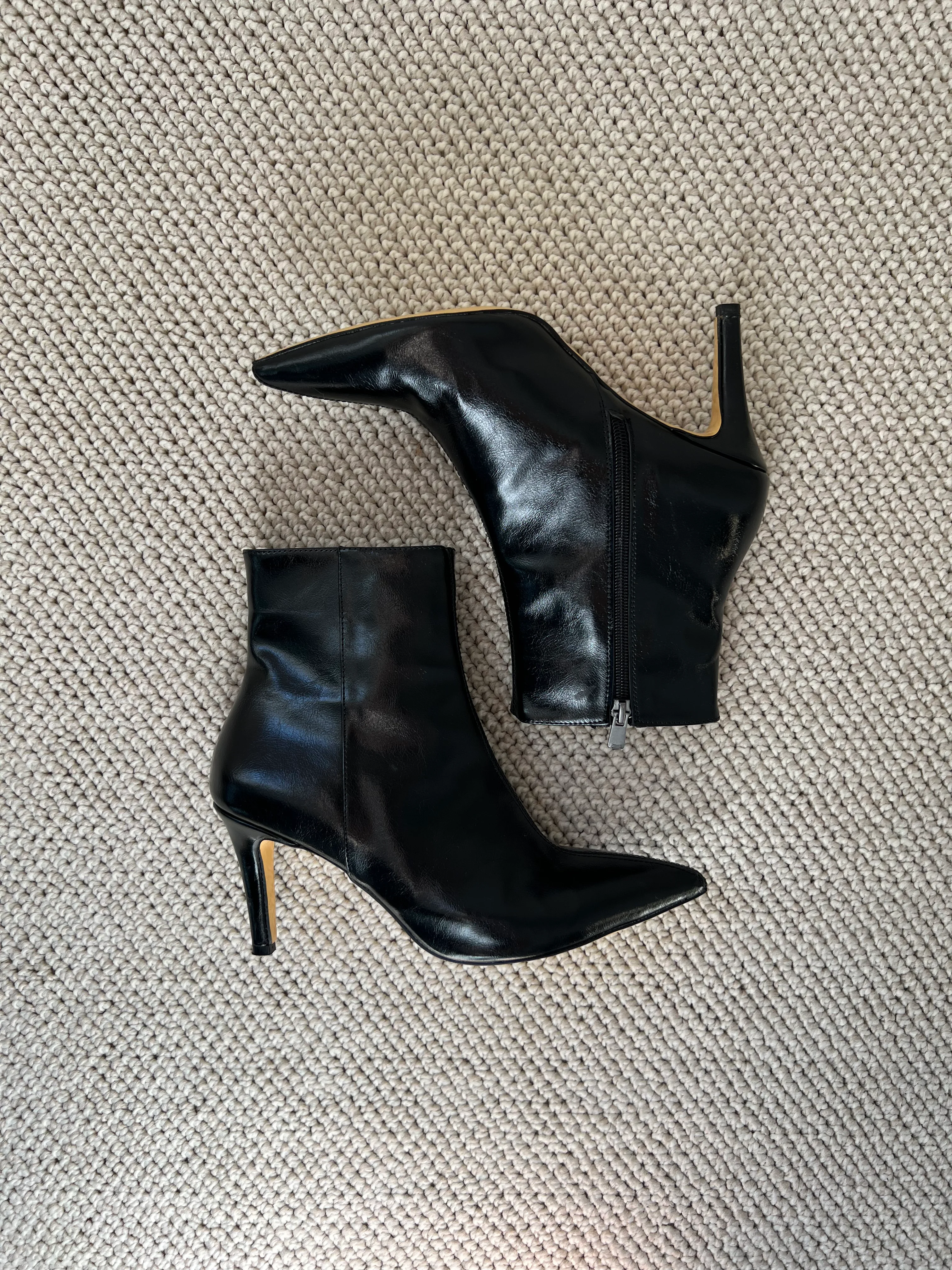 Parlak Kırışık Derili Siyah Topuklu Bot