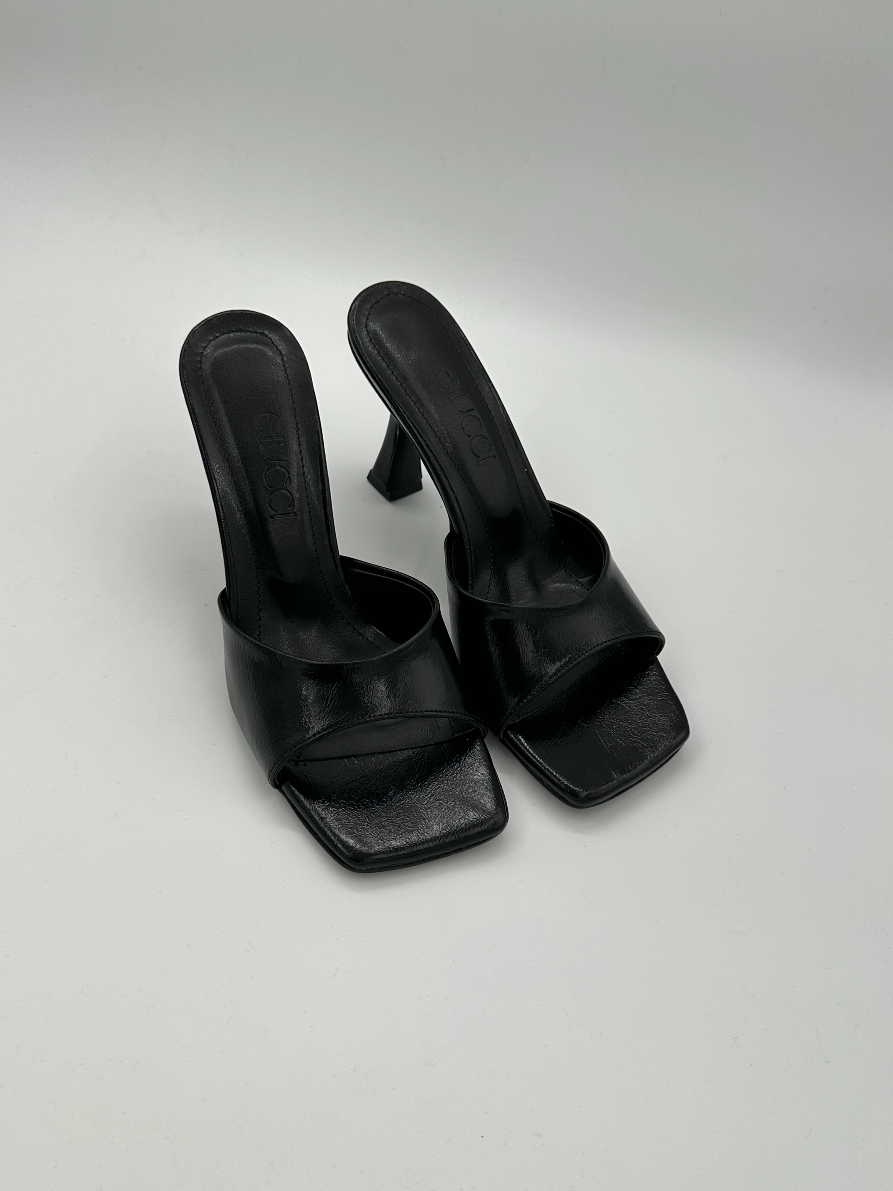 Siyah Topuklu Terlik 