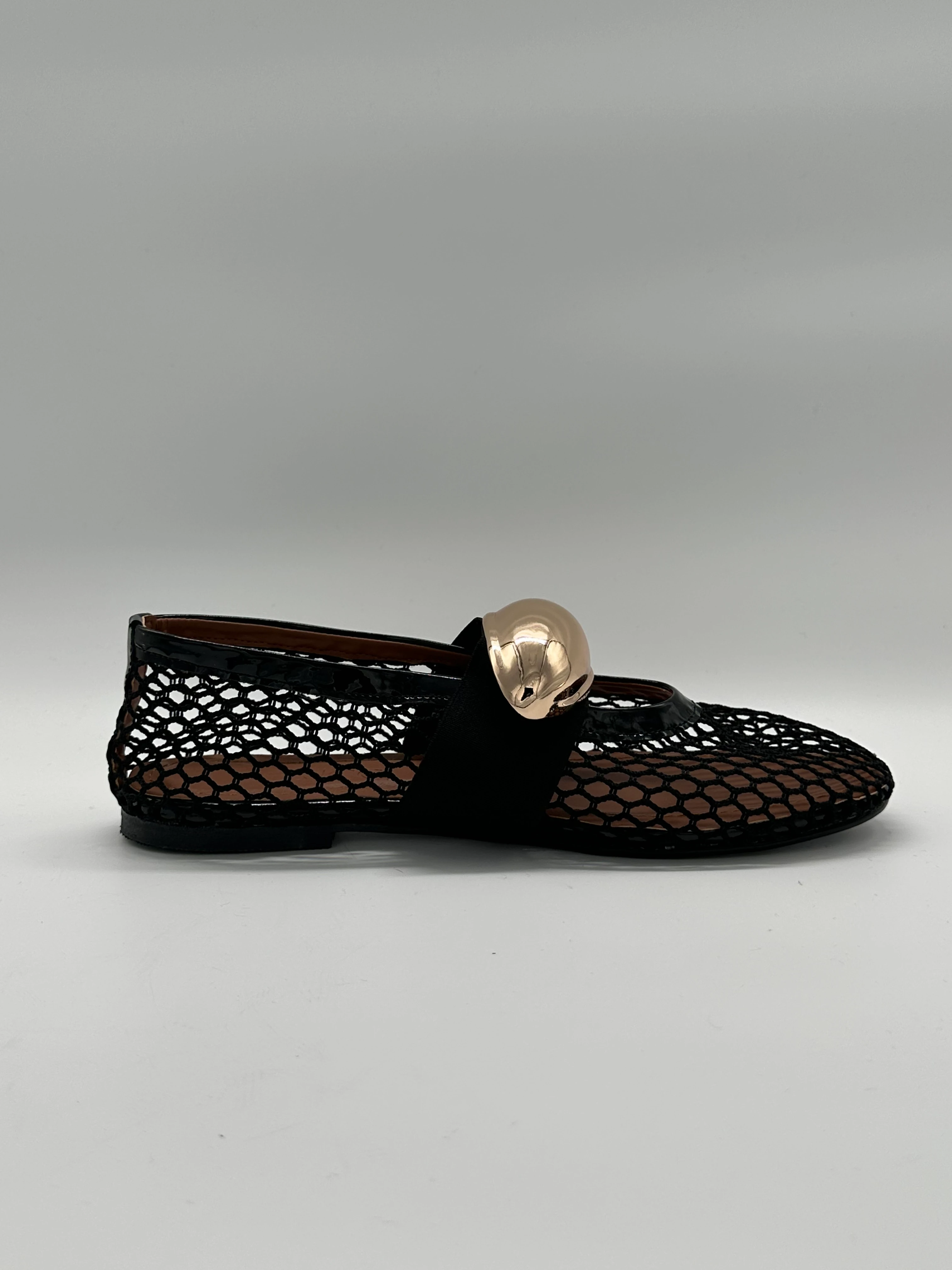 Büyük Tokalı Siyah Fileli Ayakkabı