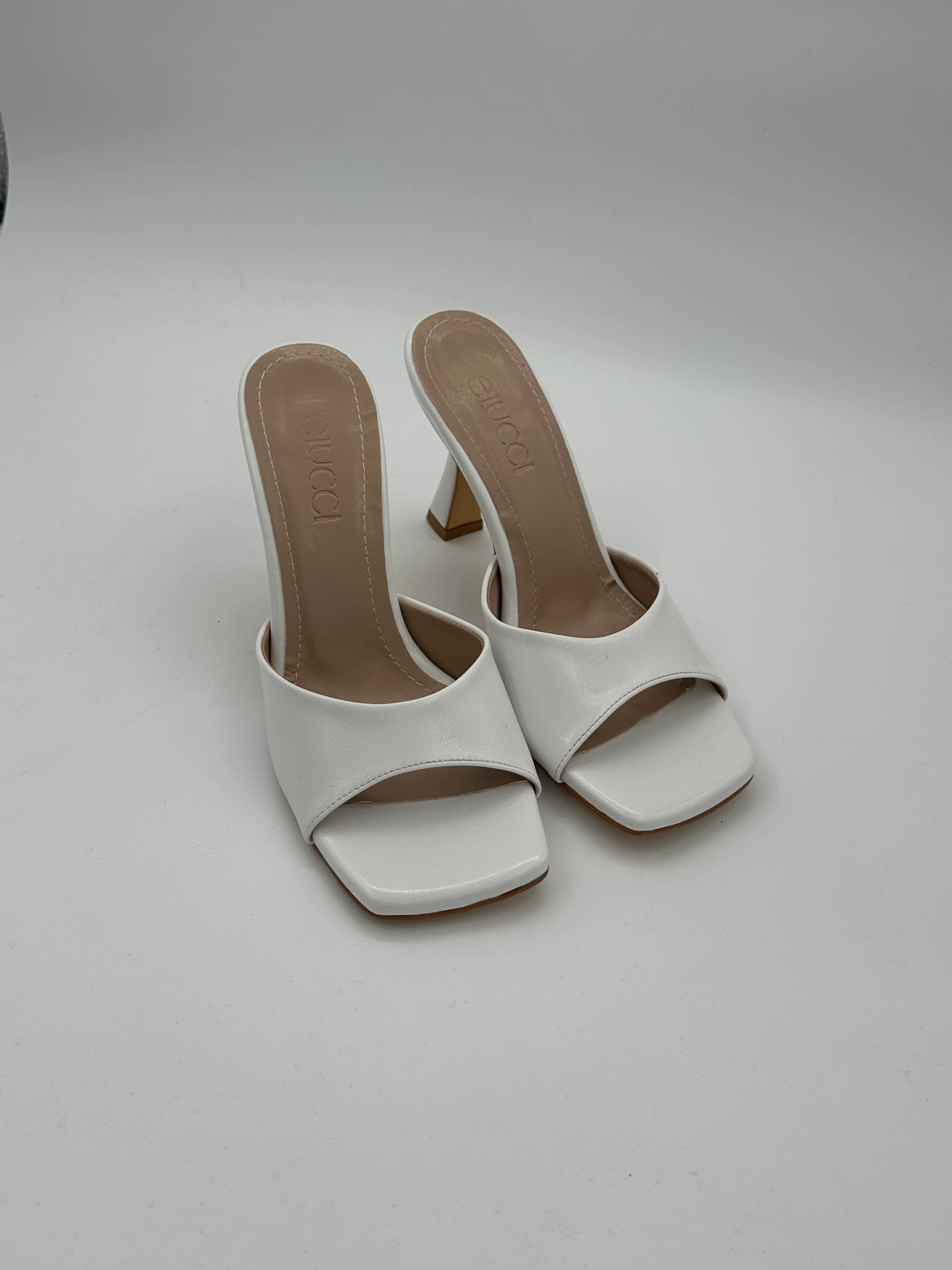 Beyaz Topuklu Terlik