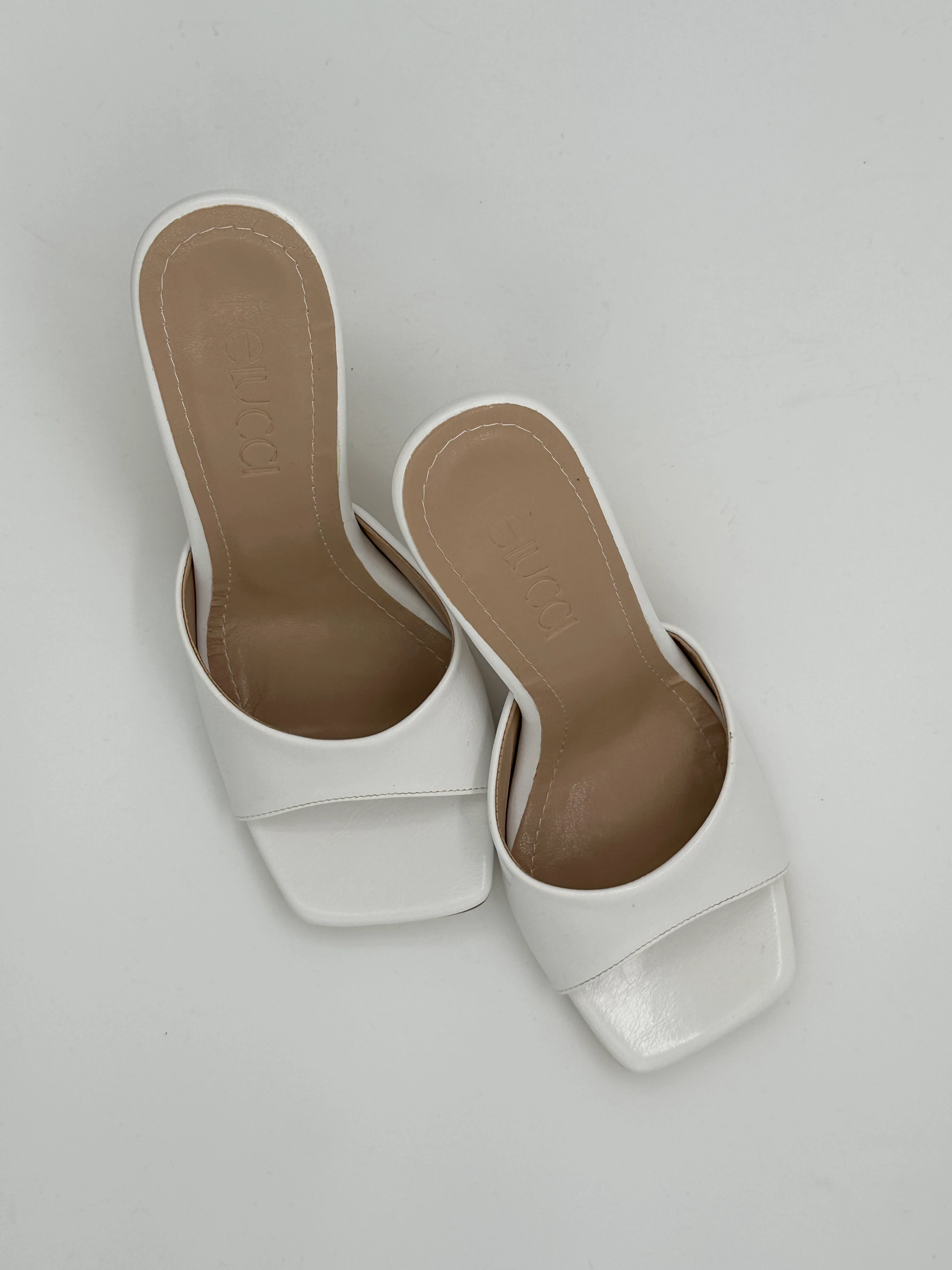 Beyaz Topuklu Terlik