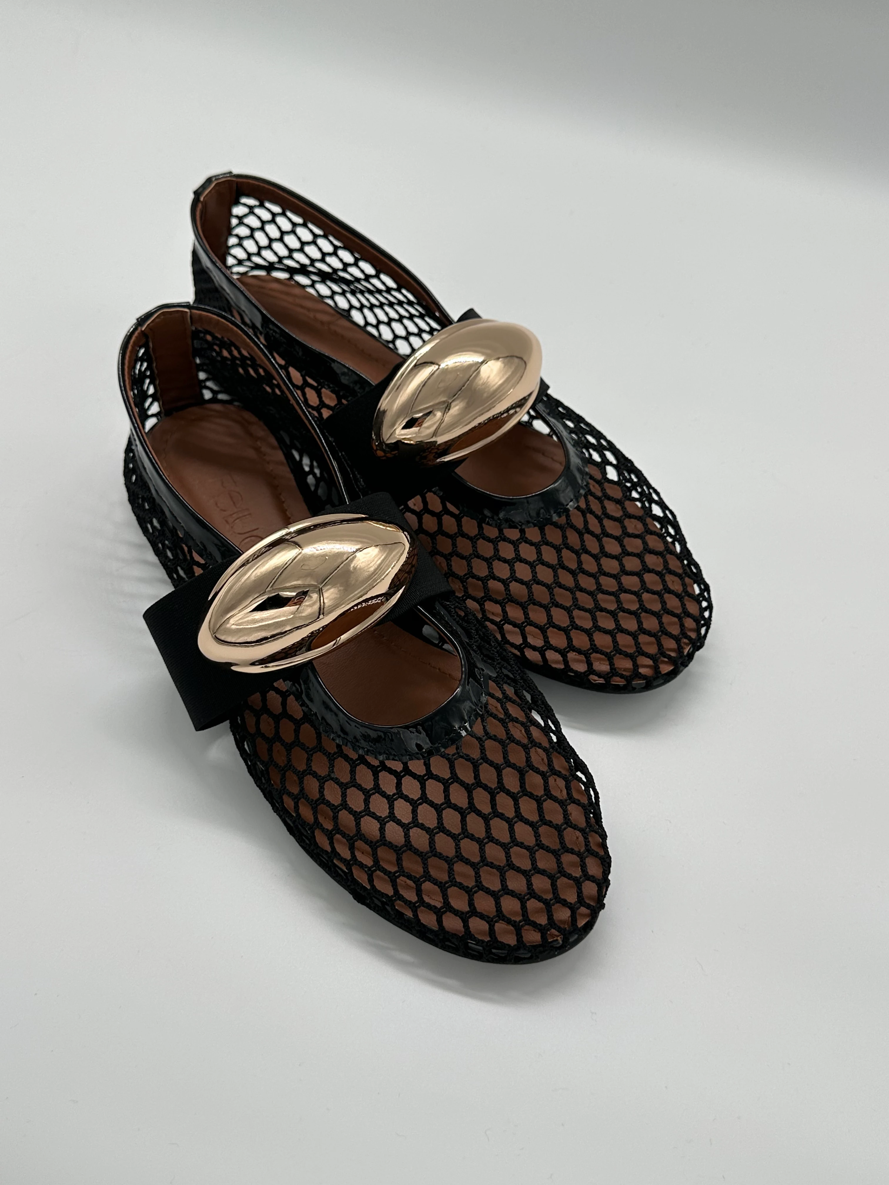 Büyük Tokalı Siyah Fileli Ayakkabı