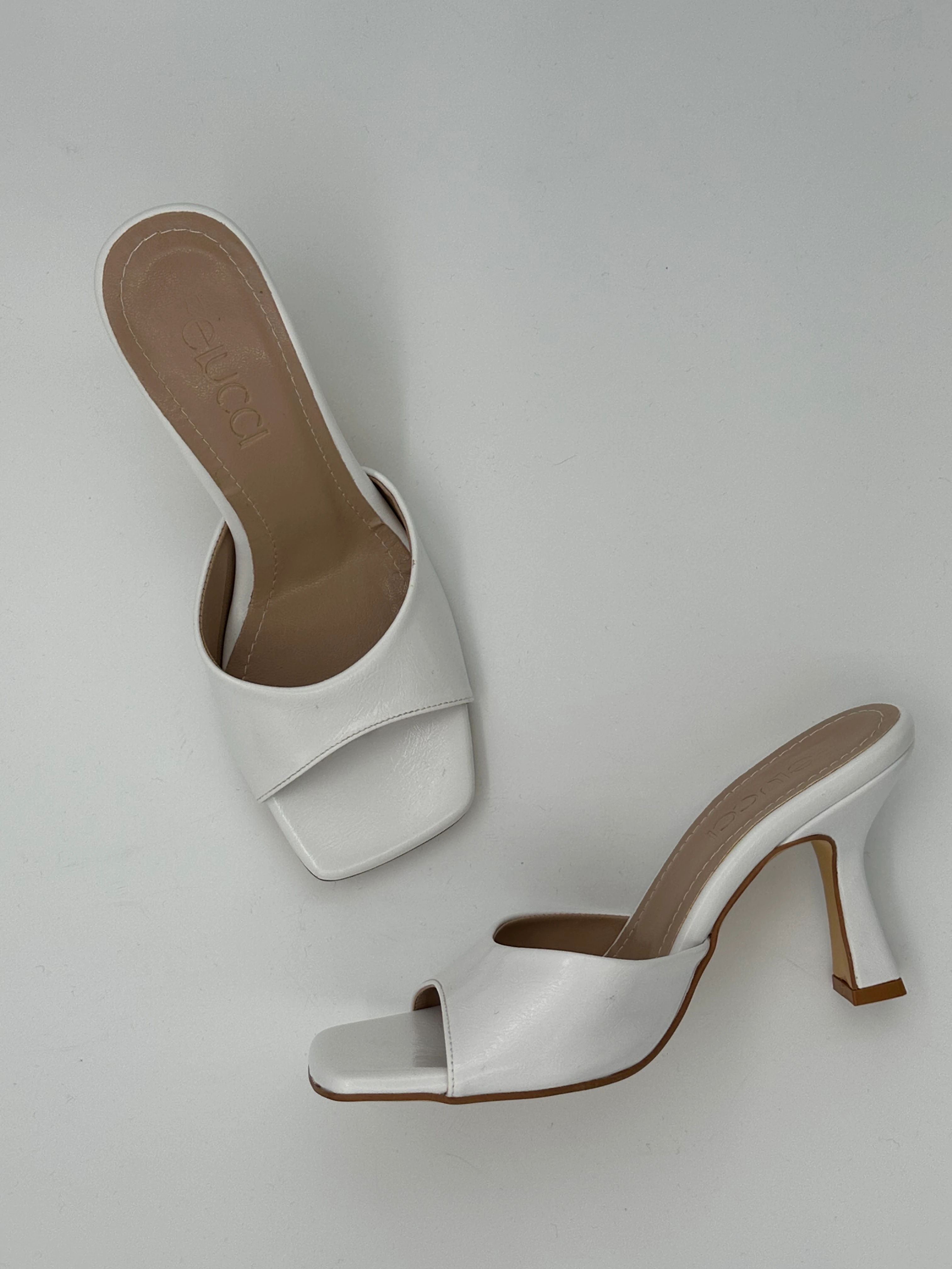 Beyaz Topuklu Terlik