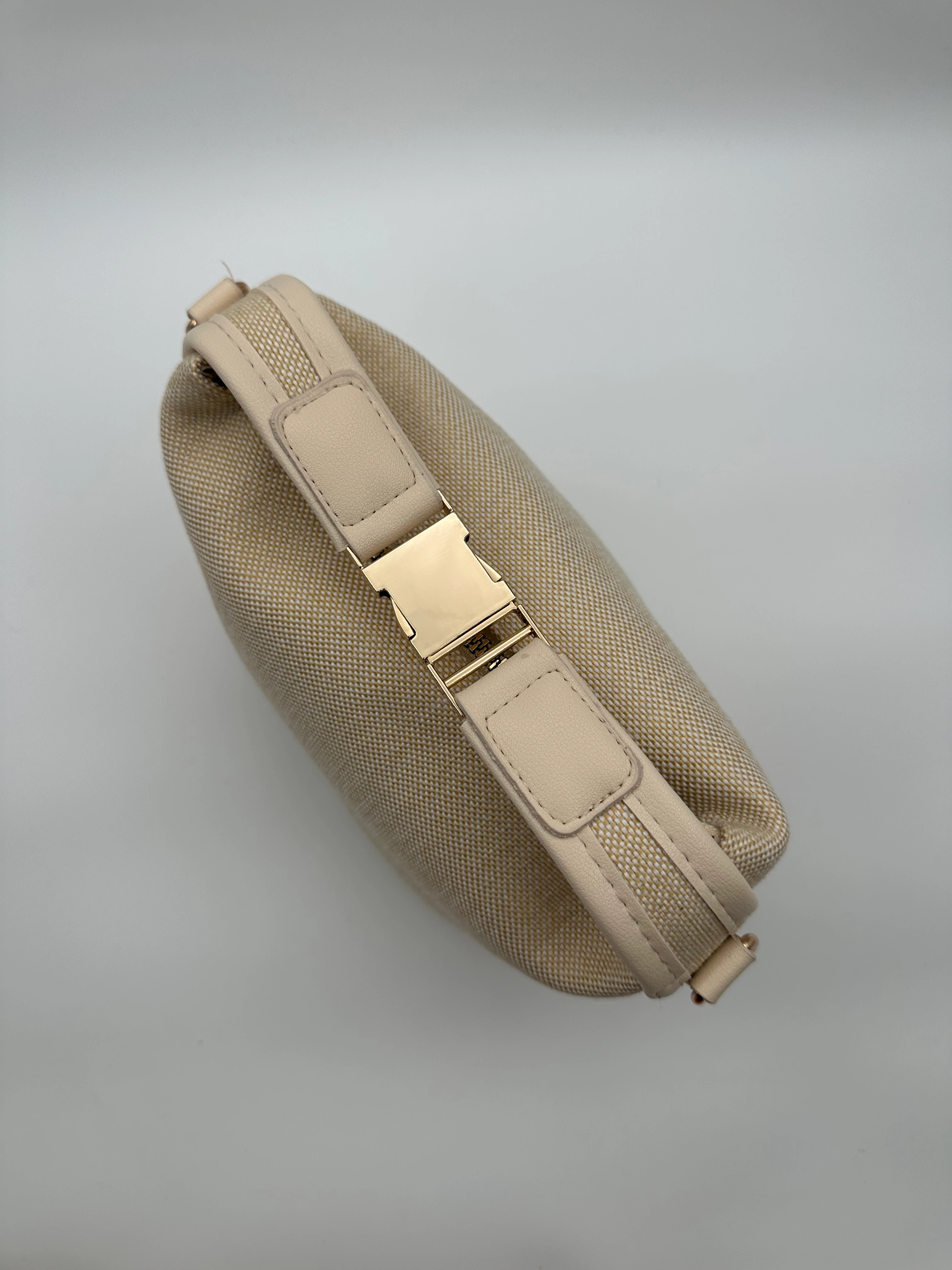 Üstten Kilitli Hasır Çanta