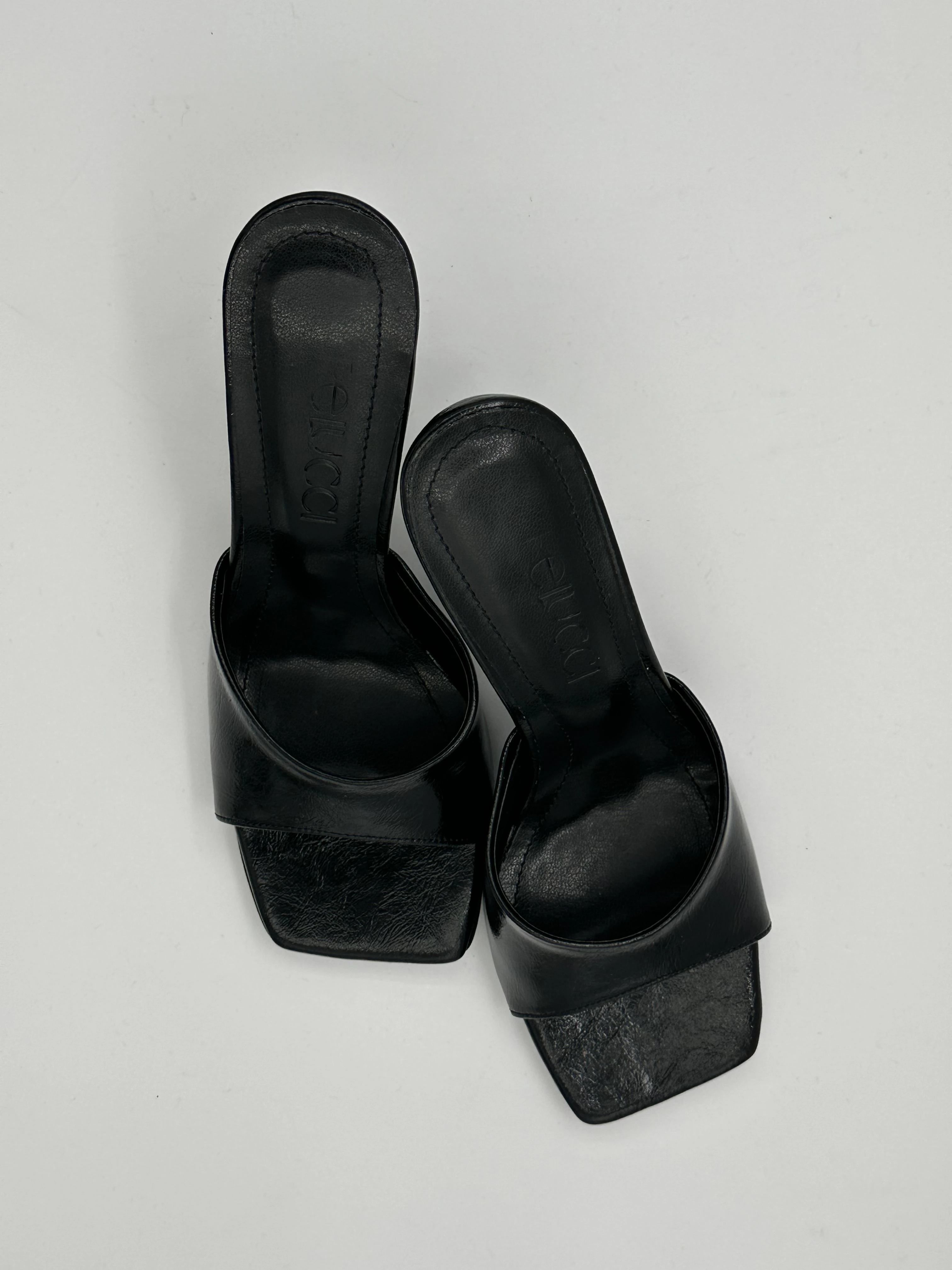 Siyah Topuklu Terlik 