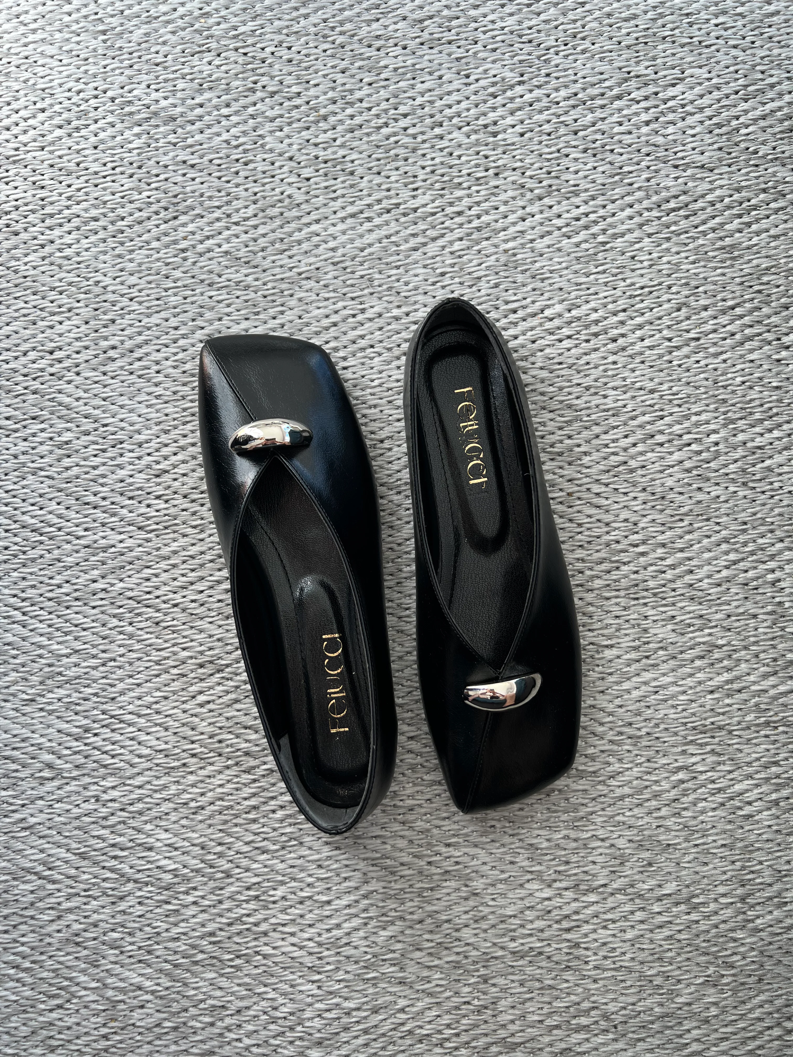 Siyah Toka Detaylı Deri Babet