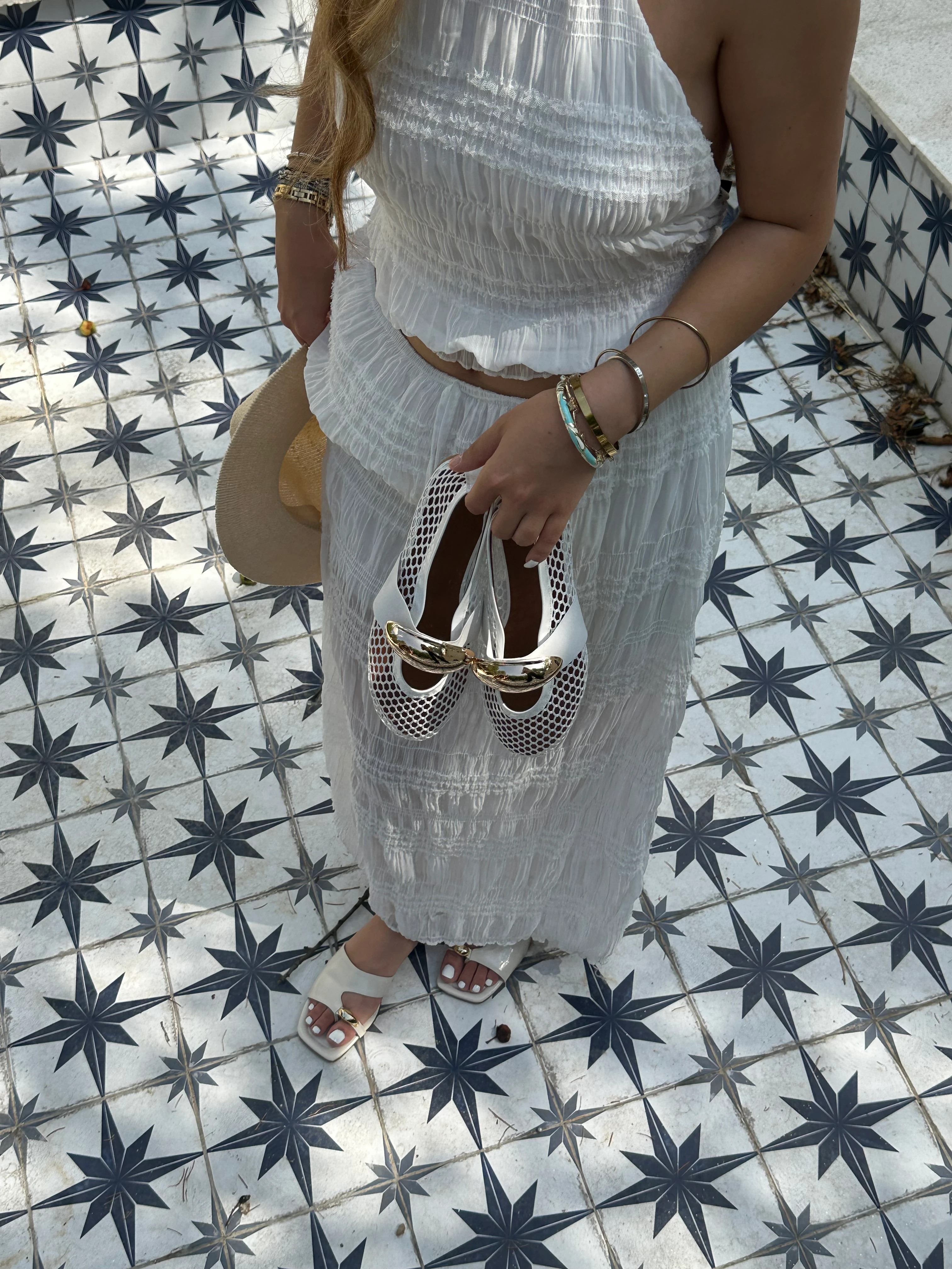 Büyük Tokalı Beyaz Fileli Ayakkabı