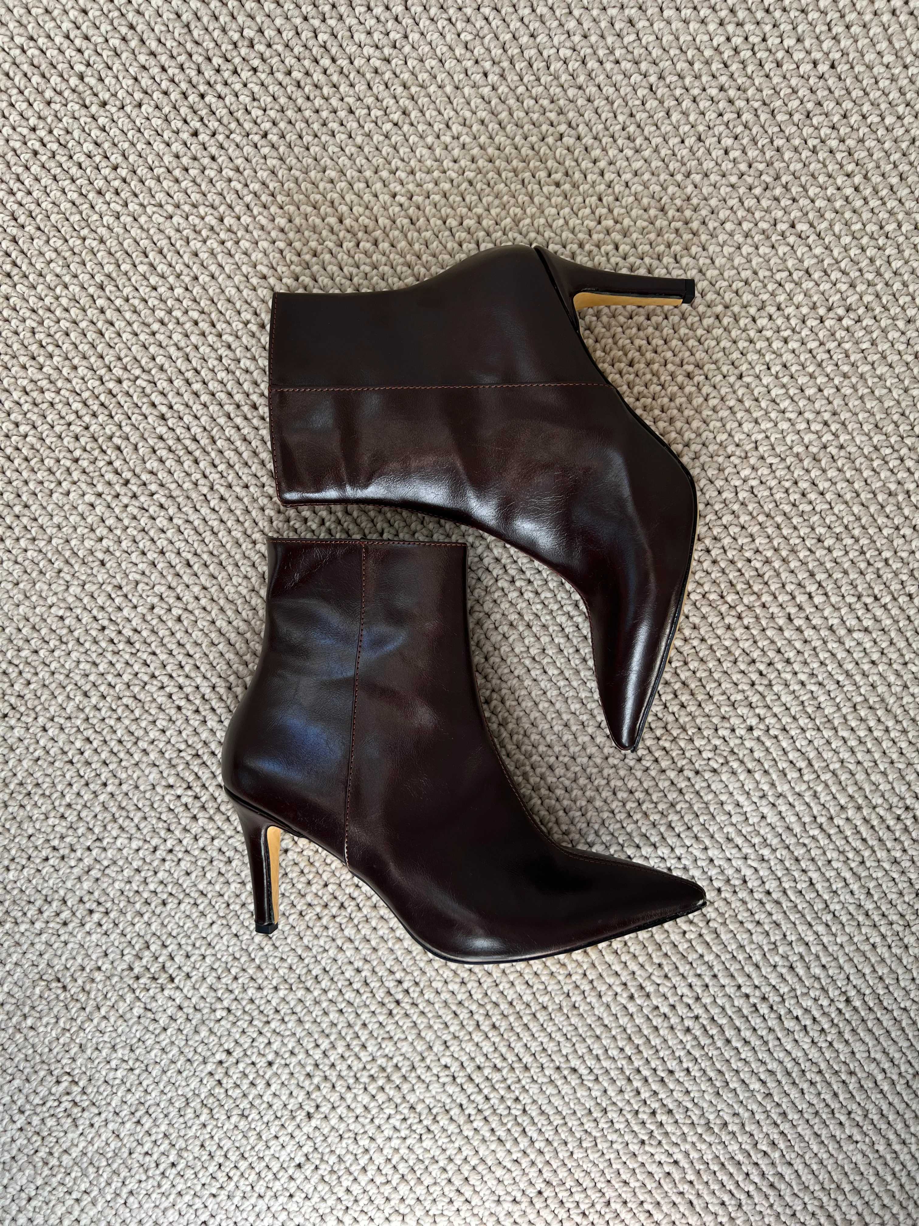 Parlak Kırışık Derili Acı Kahve Topuklu Bot