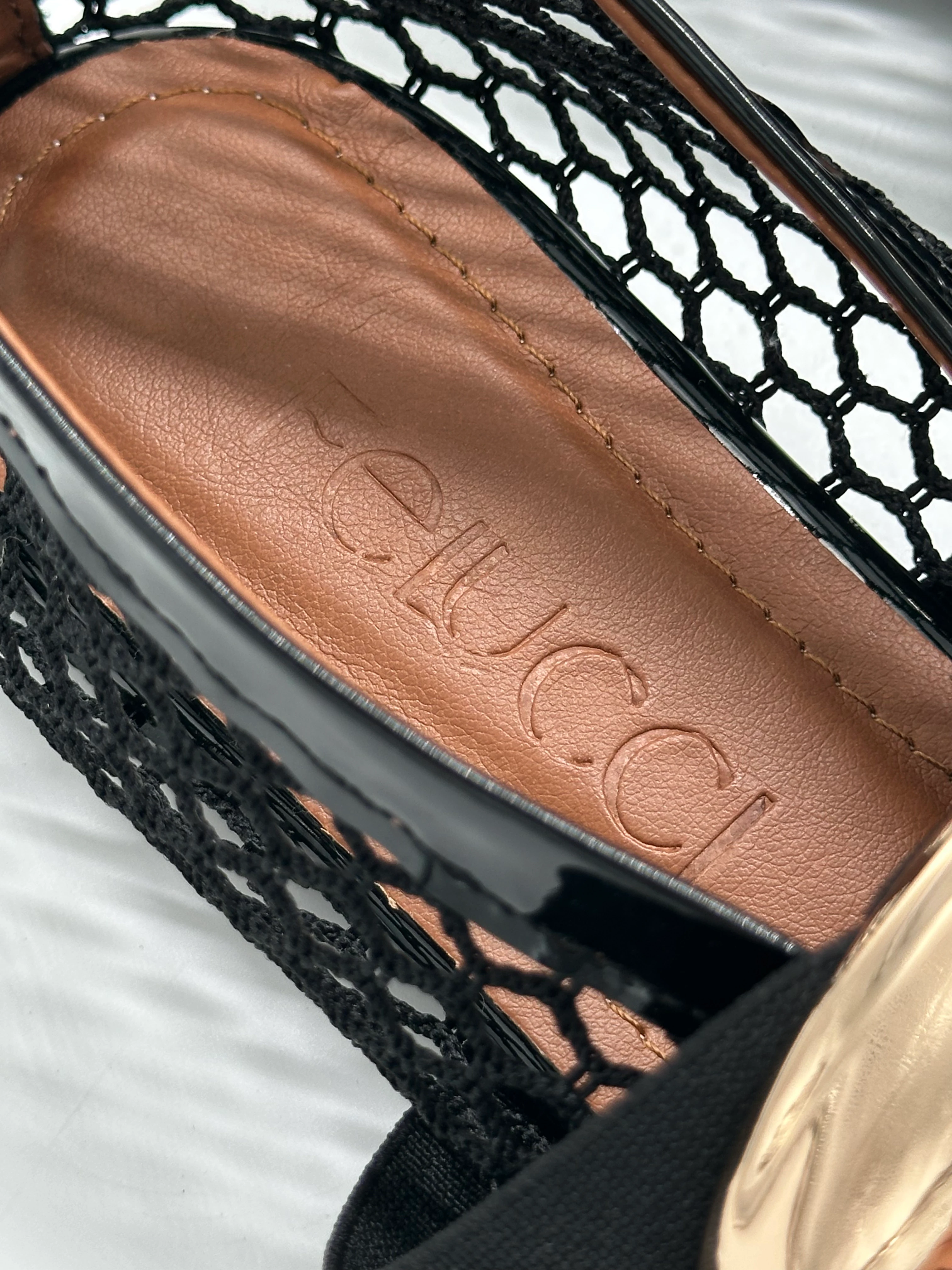 Büyük Tokalı Siyah Fileli Ayakkabı