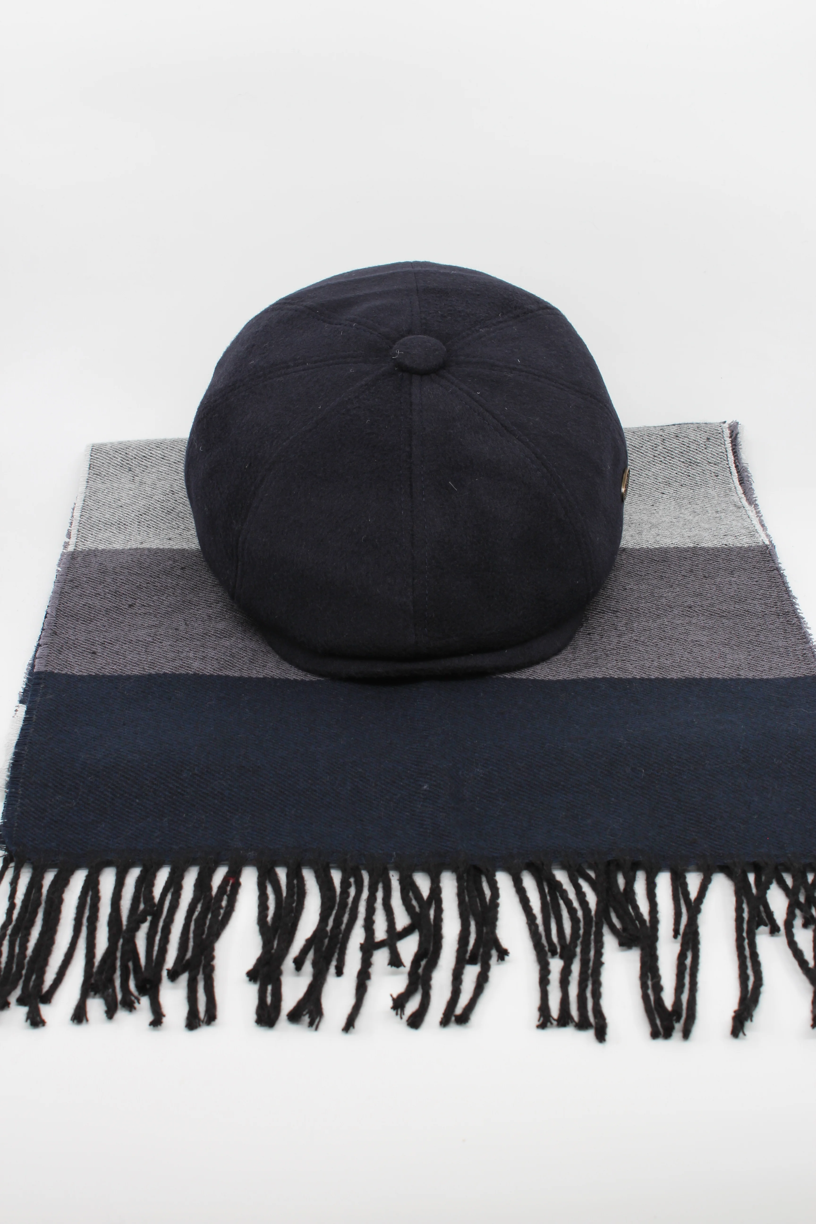 Erkek Kışlık 8 Parça İngiliz Kasket ve Çizgili Atkı Kombin Seti