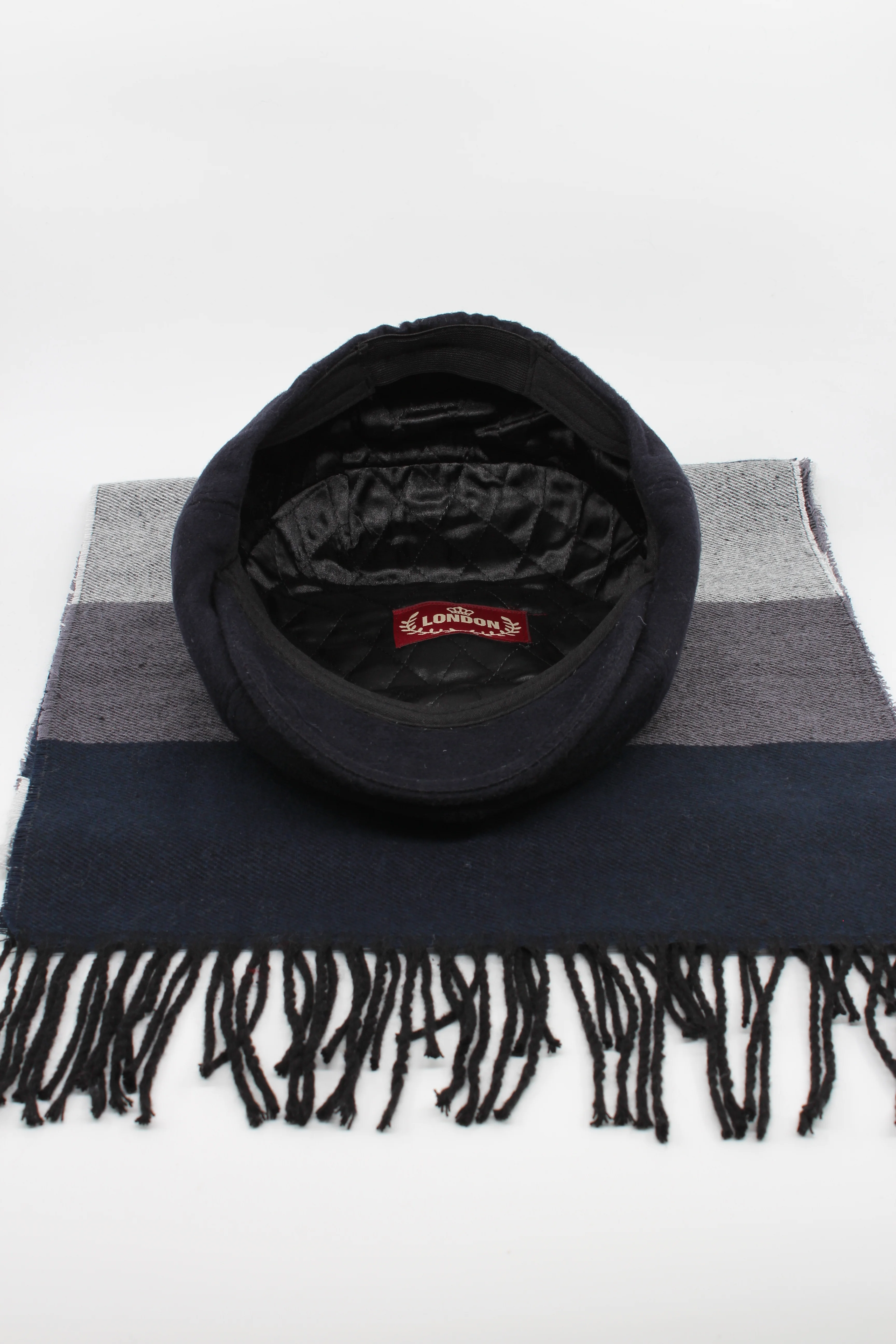 Erkek Kışlık 8 Parça İngiliz Kasket ve Çizgili Atkı Kombin Seti