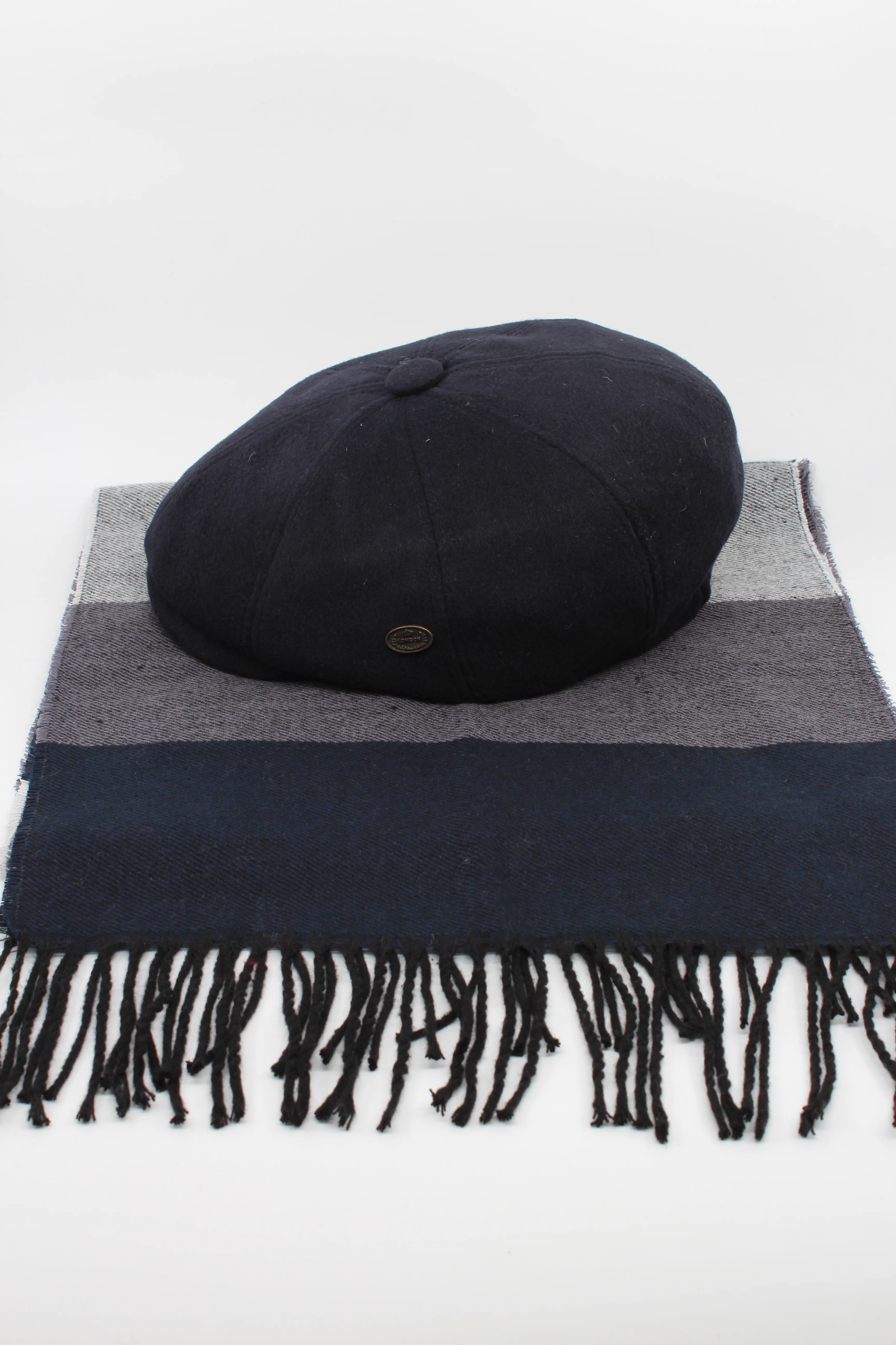 Erkek Kışlık 8 Parça İngiliz Kasket ve Çizgili Atkı Kombin Seti