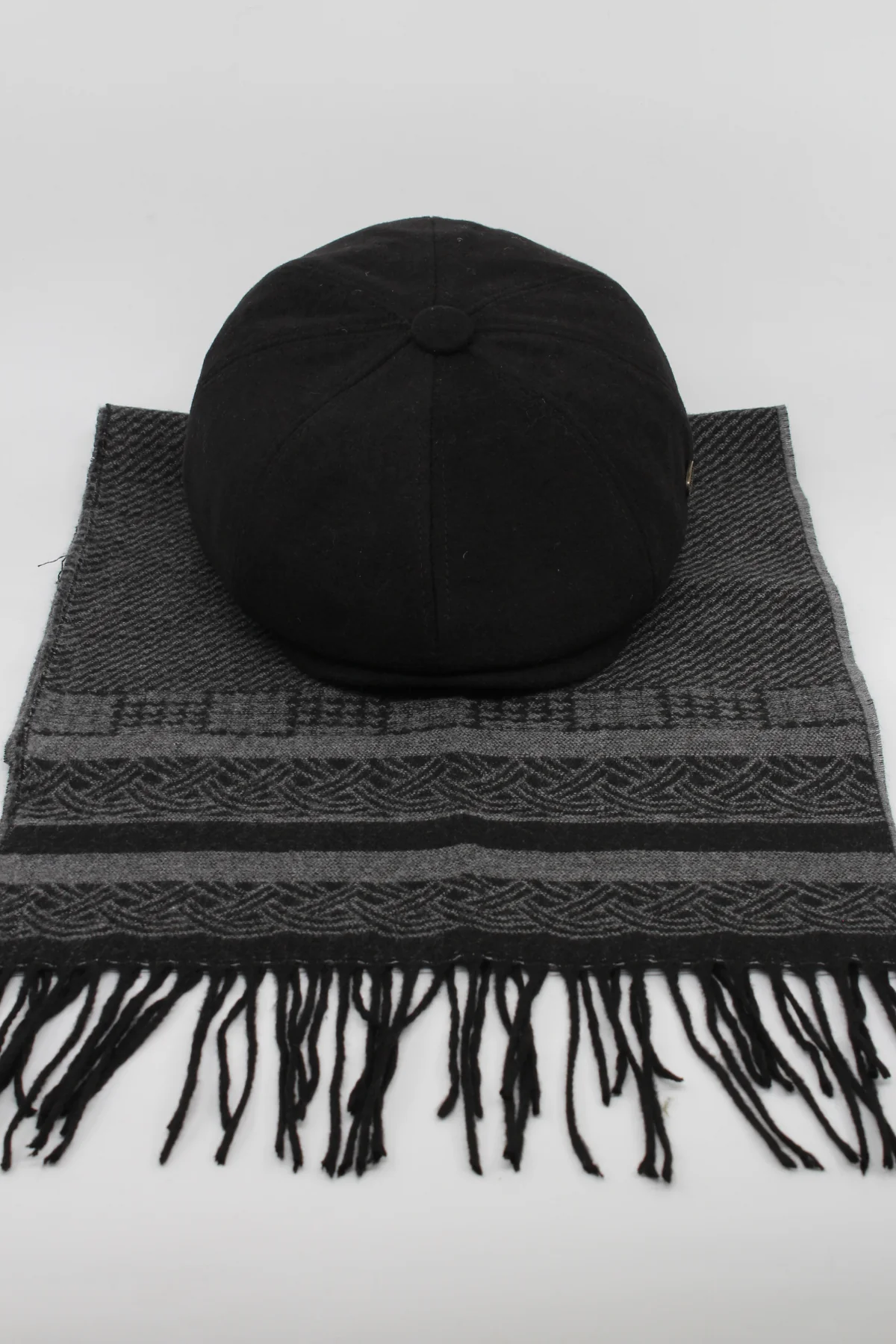 8 Parça Düğmeli Siyah Kasket & Gri Desenli Atkı Kombin Set