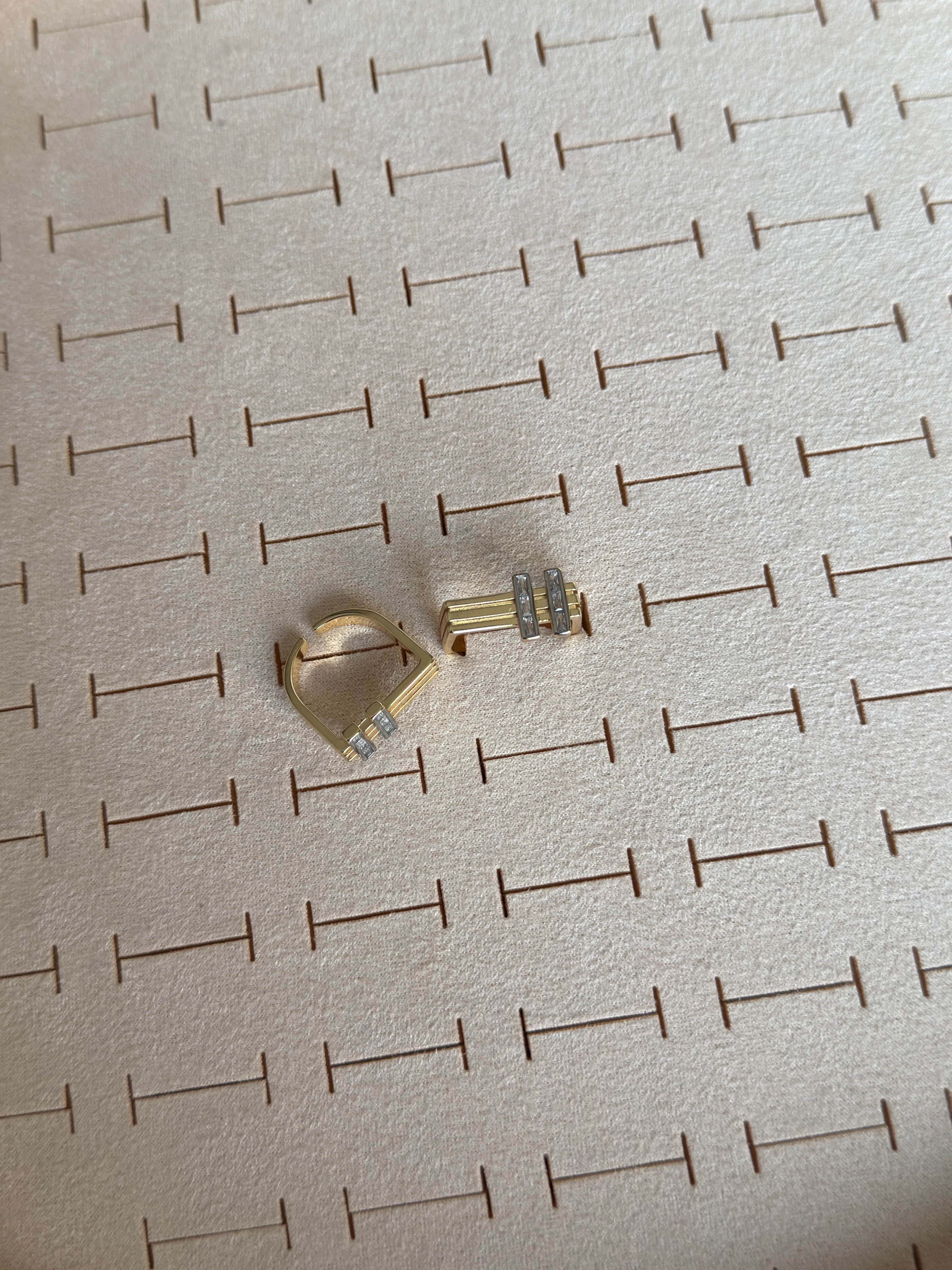 Özel Seri Taşlı Şerit Model Yüzük