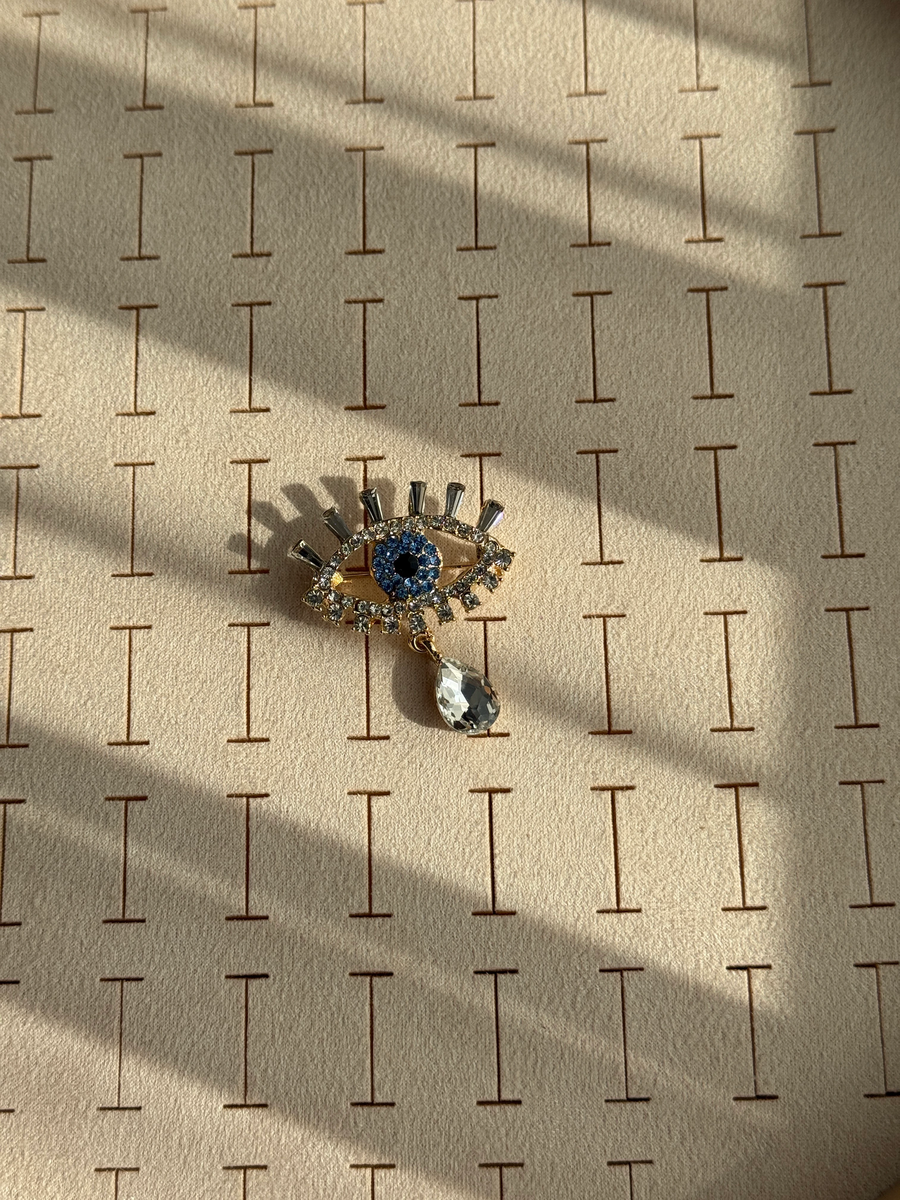 Özel Seri Damla Taşlı Göz Broş