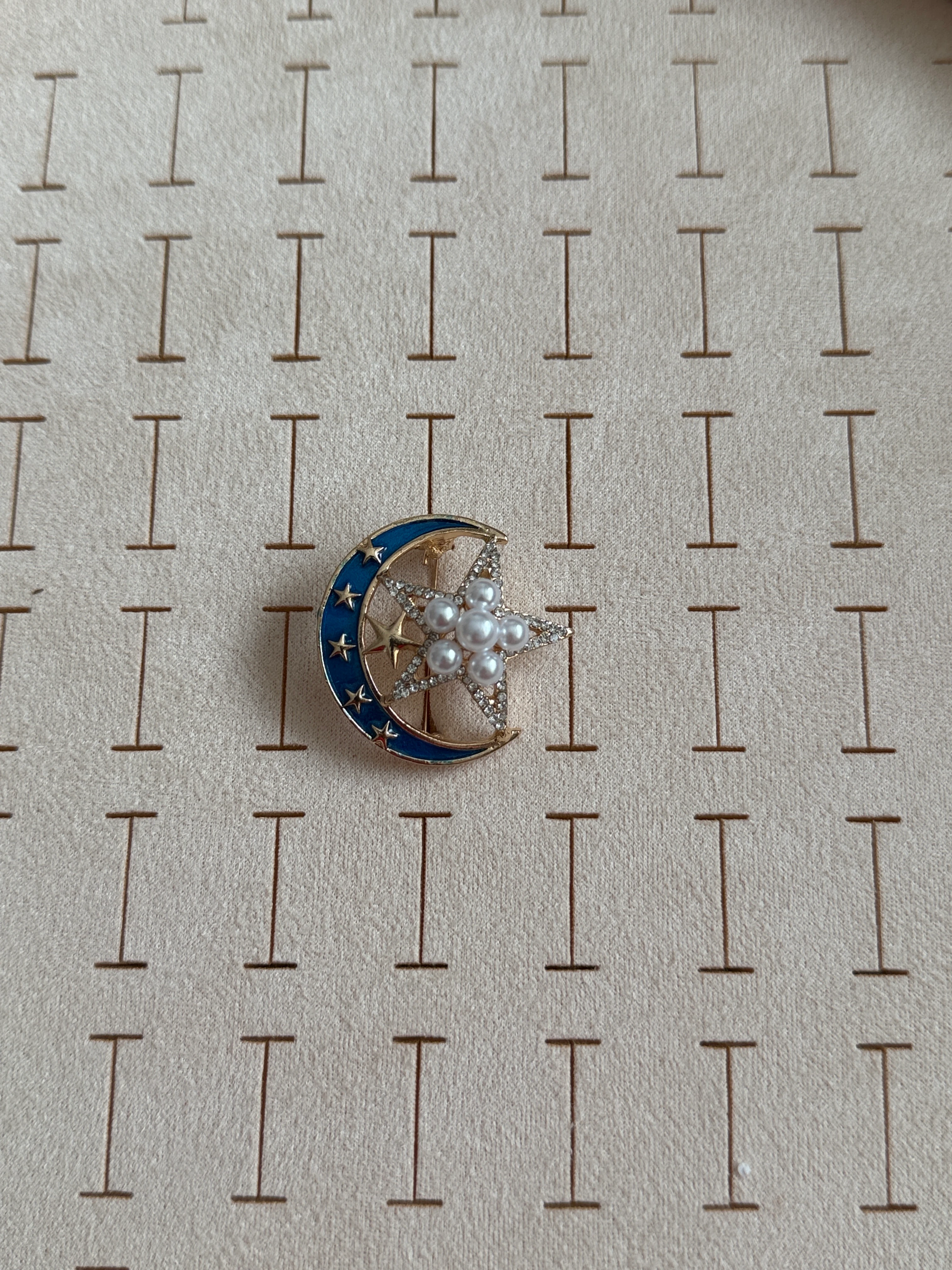Özel Seri İncili Ay Broş