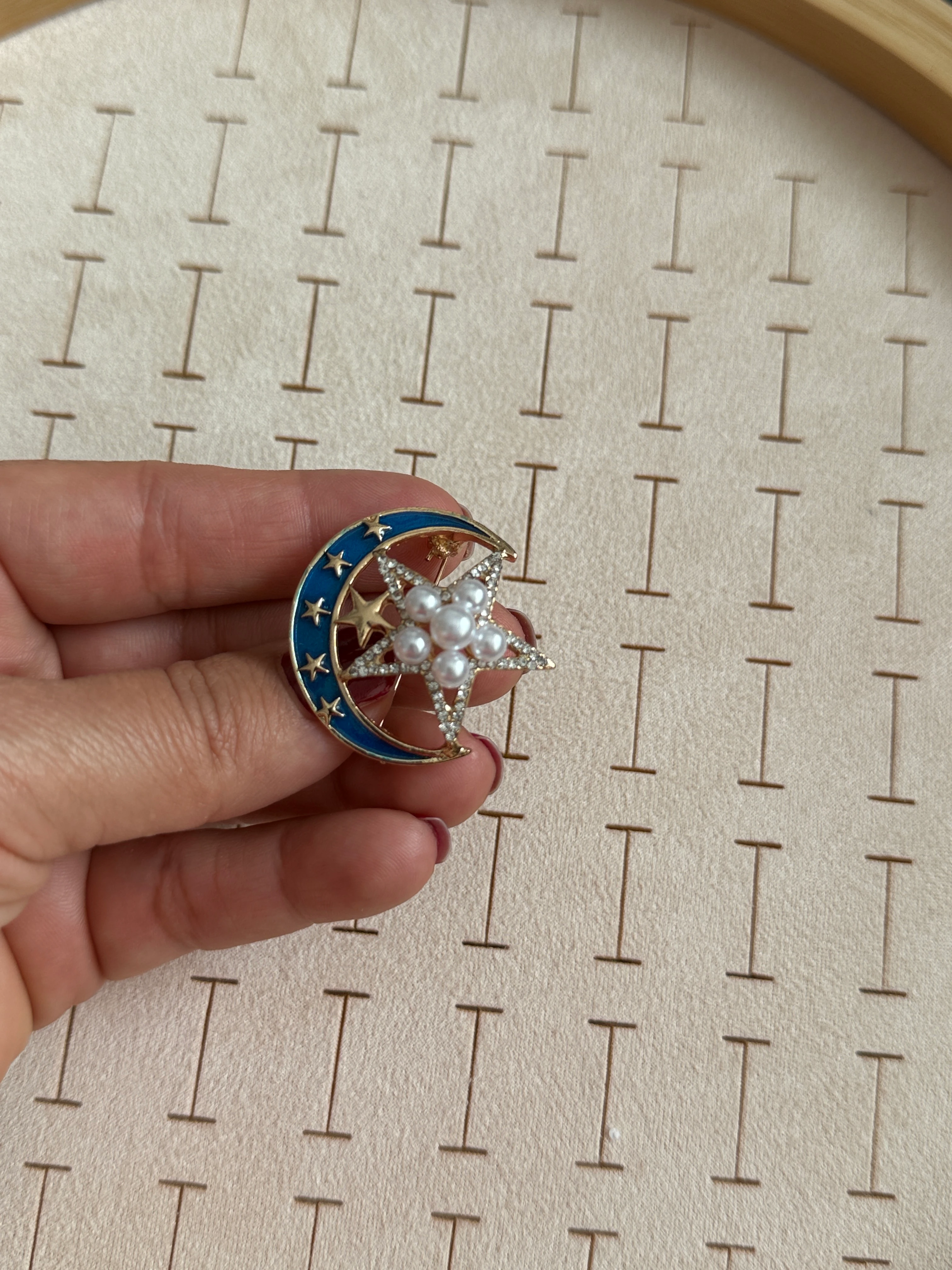 Özel Seri İncili Ay Broş