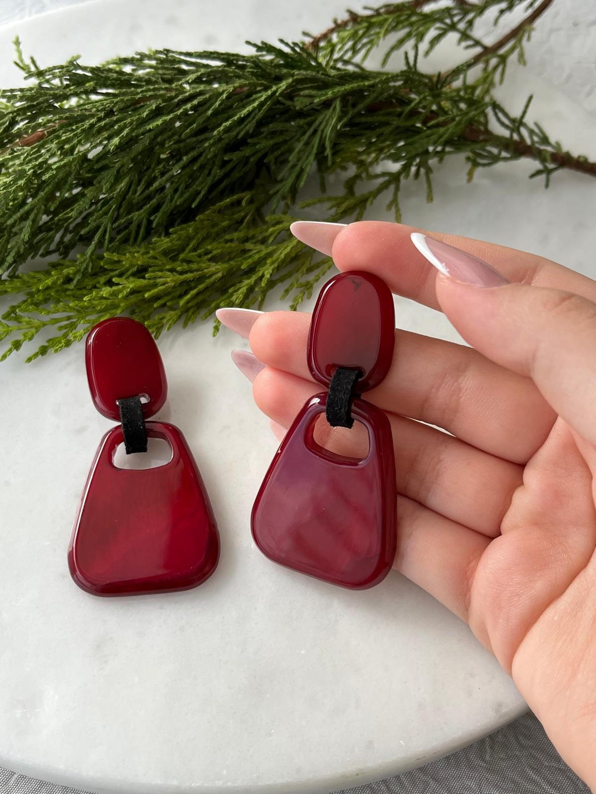 Bordo Deri Detaylı Küpe