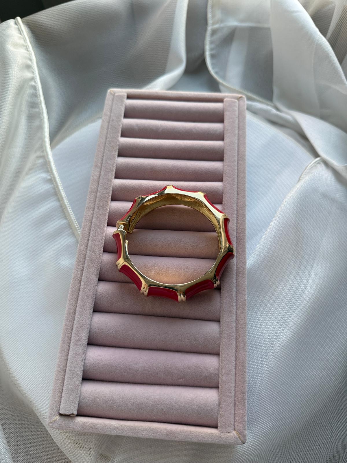 Özel Seri Kemik Desen Mineli Kelepçe Bileklik -Kırmızı