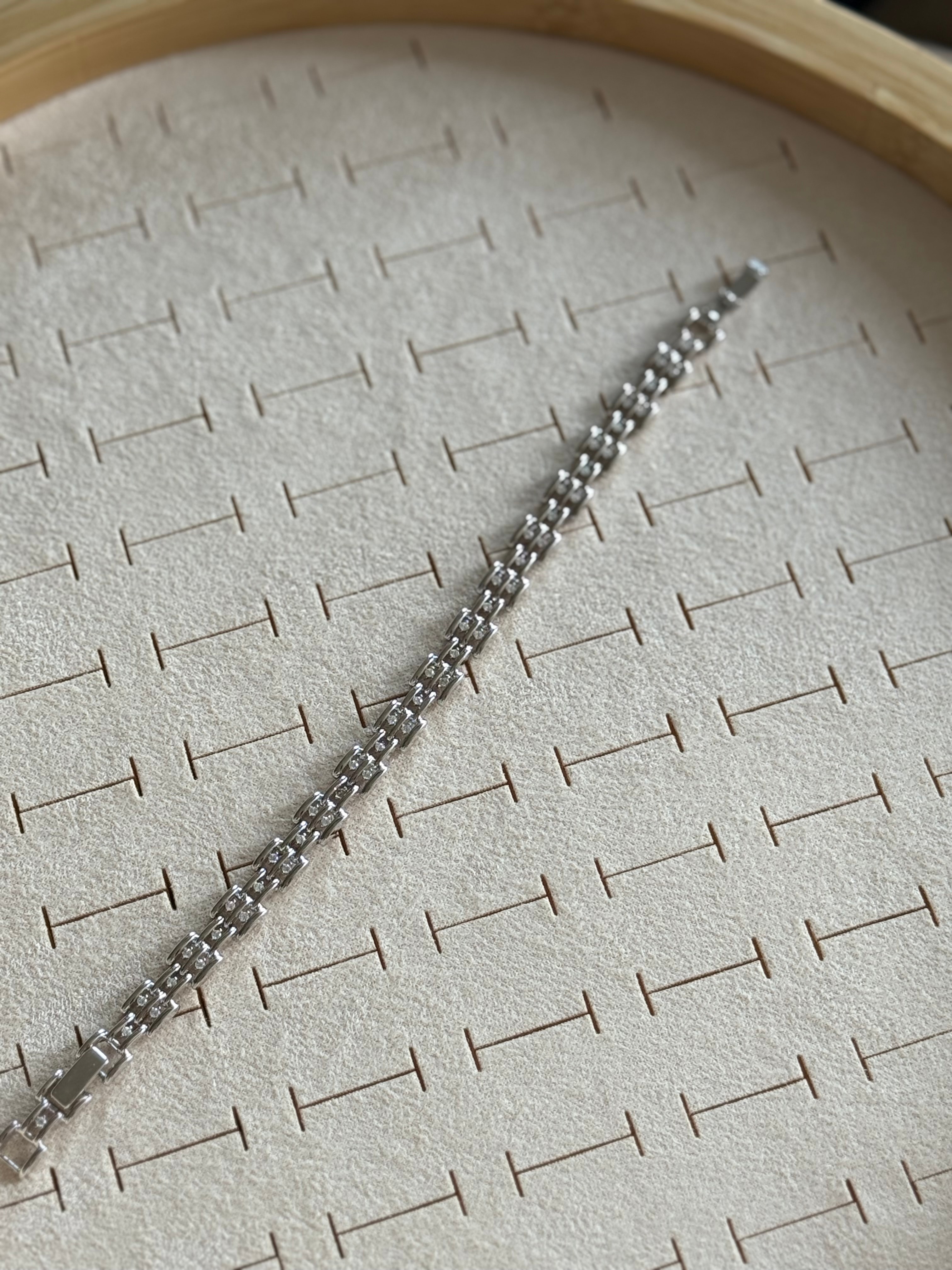 Vip Gri Zirkon Taşlı Kordon Model Bileklik 