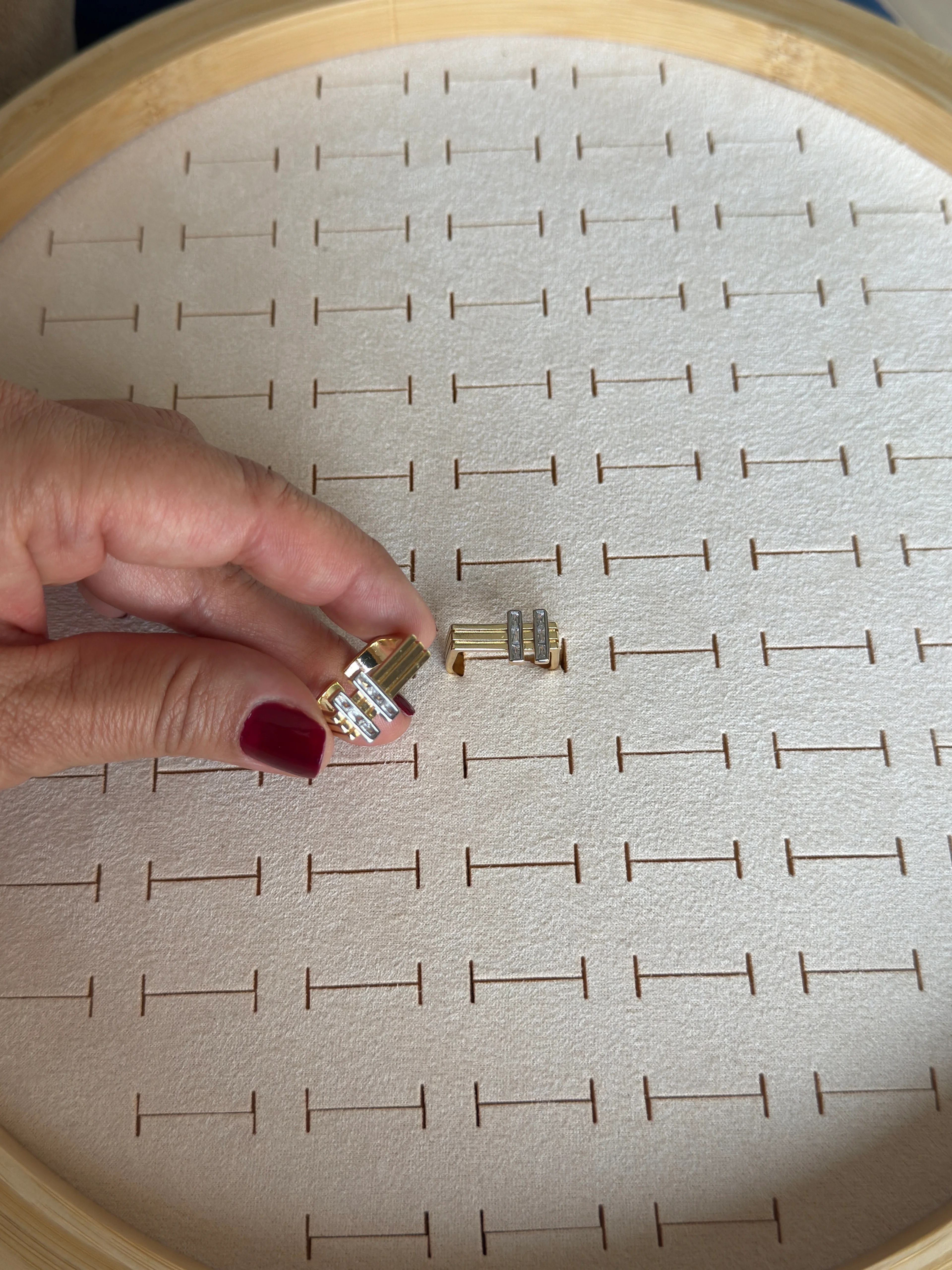 Özel Seri Taşlı Şerit Model Yüzük