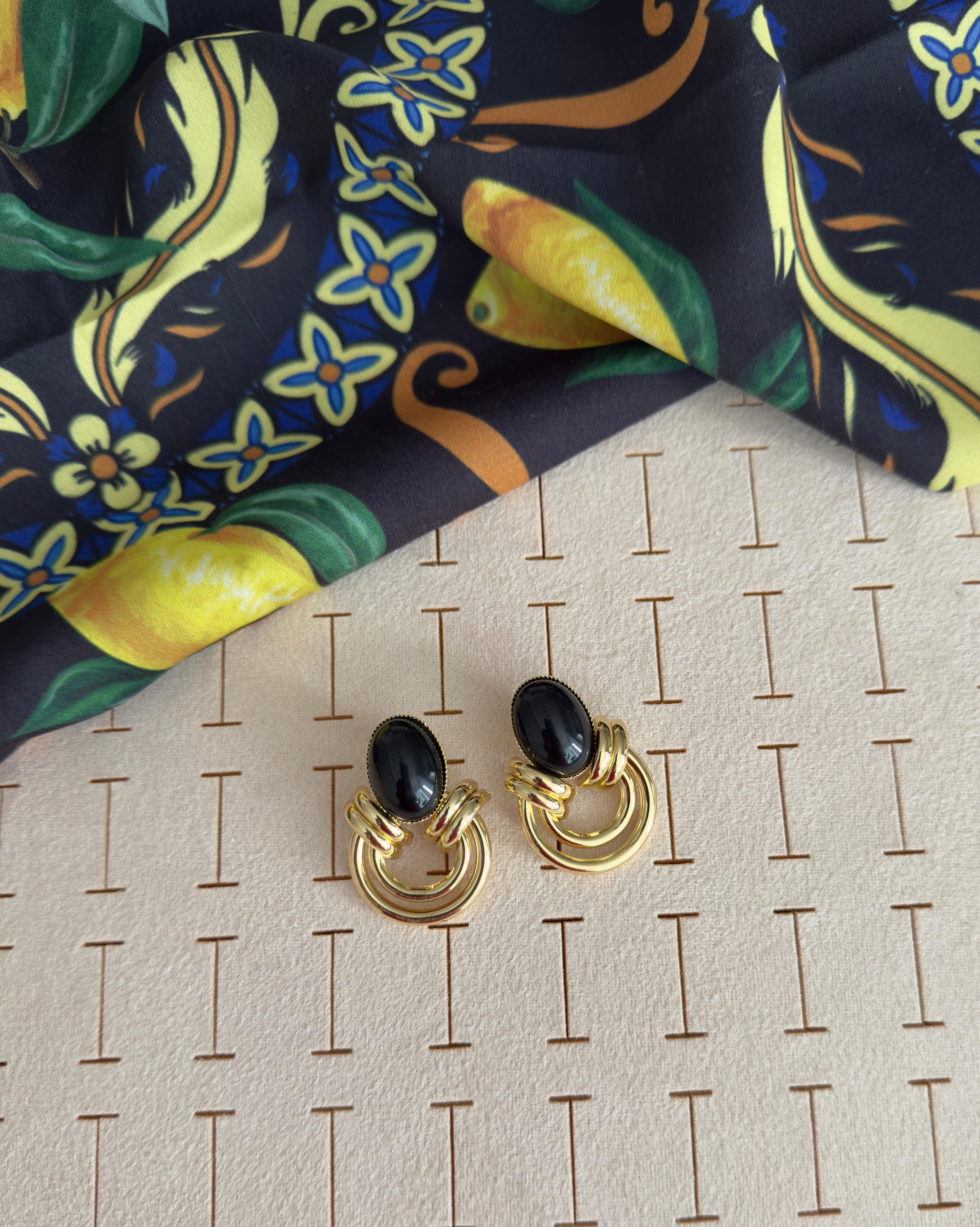 Özel Seri Gold Halkalı Siyah Vintage Küpe