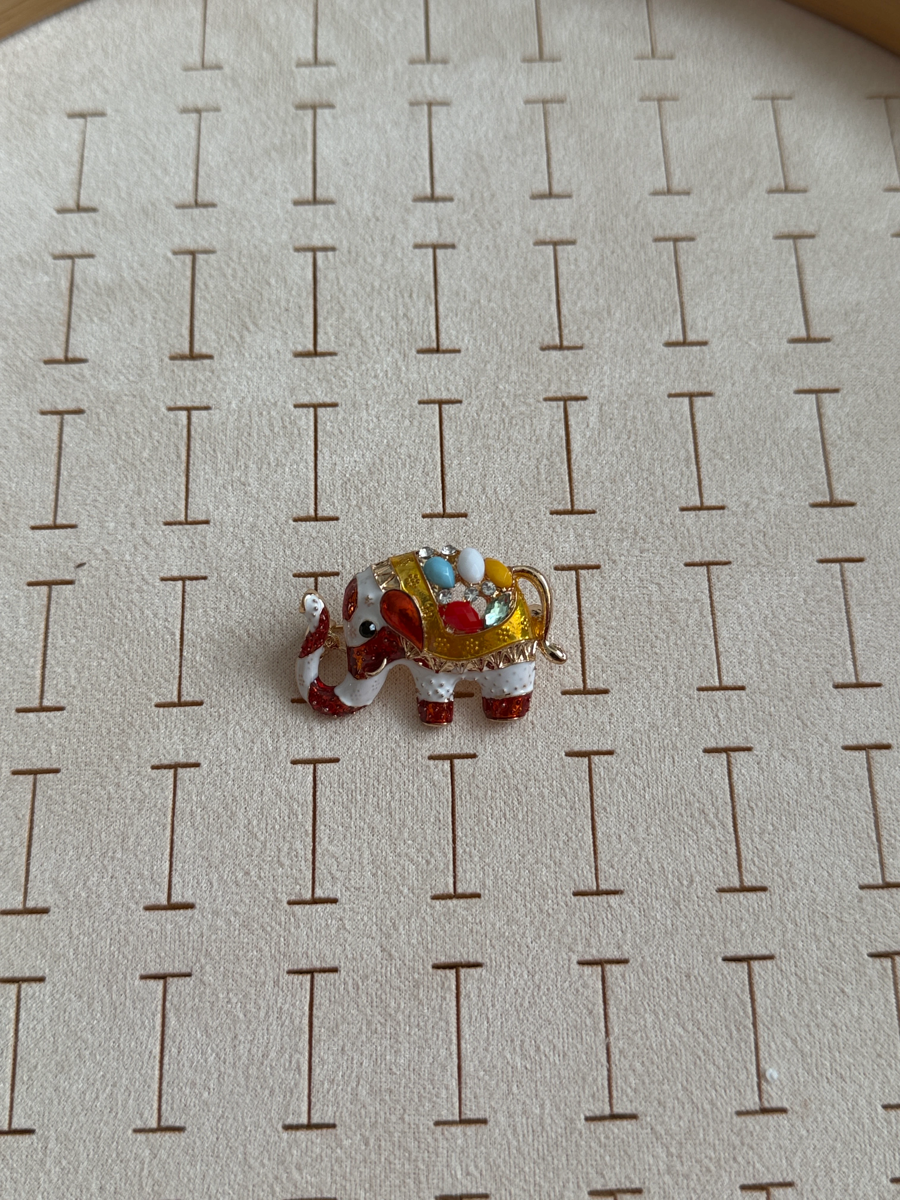 Özel Seri Renkli Fil Broş