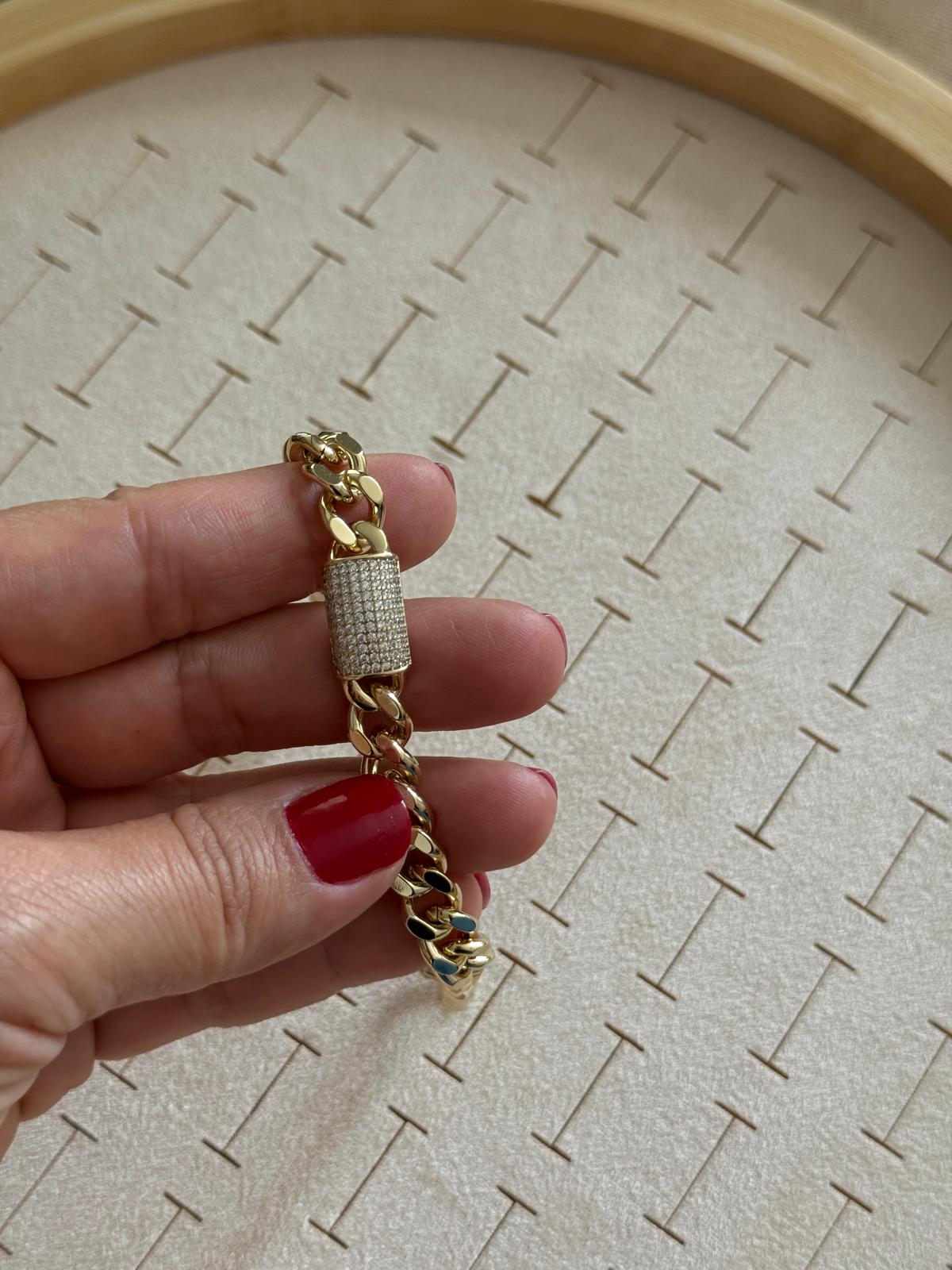 Vip 14k  Gurmet Zirkon Taşlı Bombeli Model Bileklik