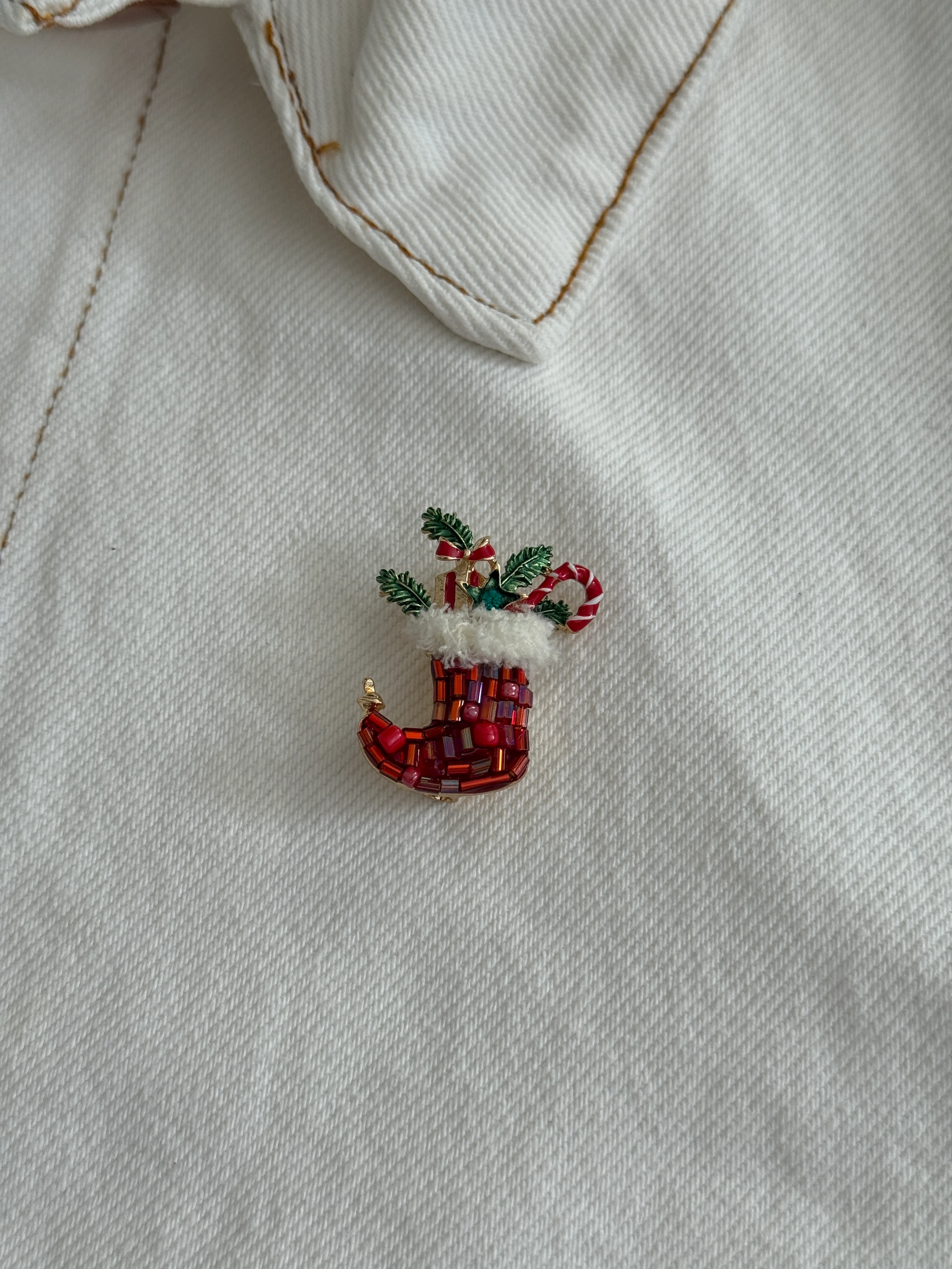 Kırmızı Boru Boncuklu Noel Çorap Broş