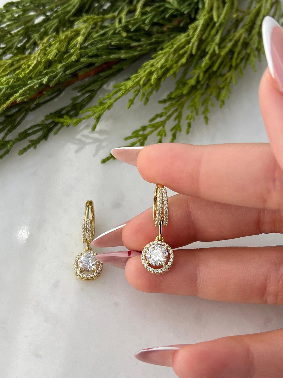 Vip 14K Beyaz Yuvarlak Taşlı Halka Küpe