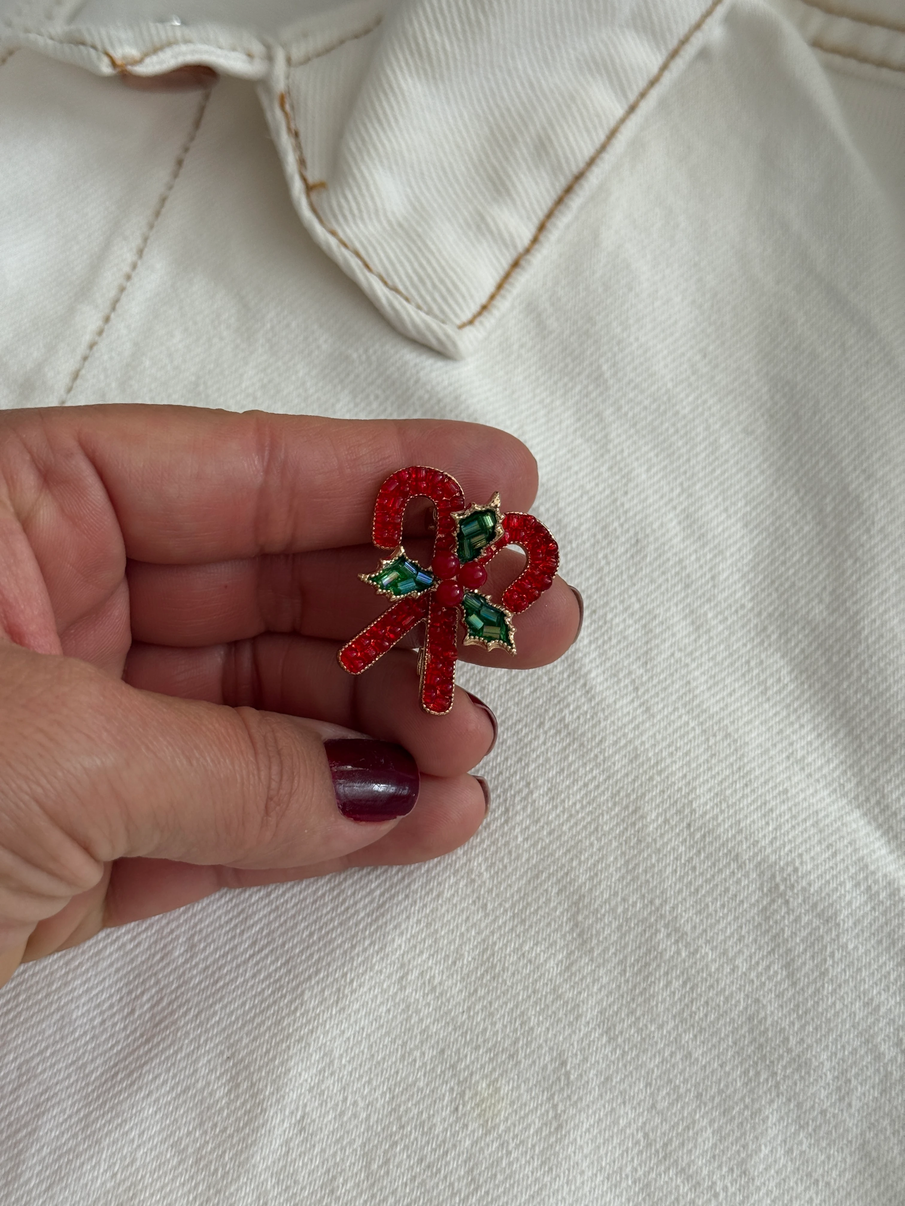 Kırmızı Taşlı Baston Broş