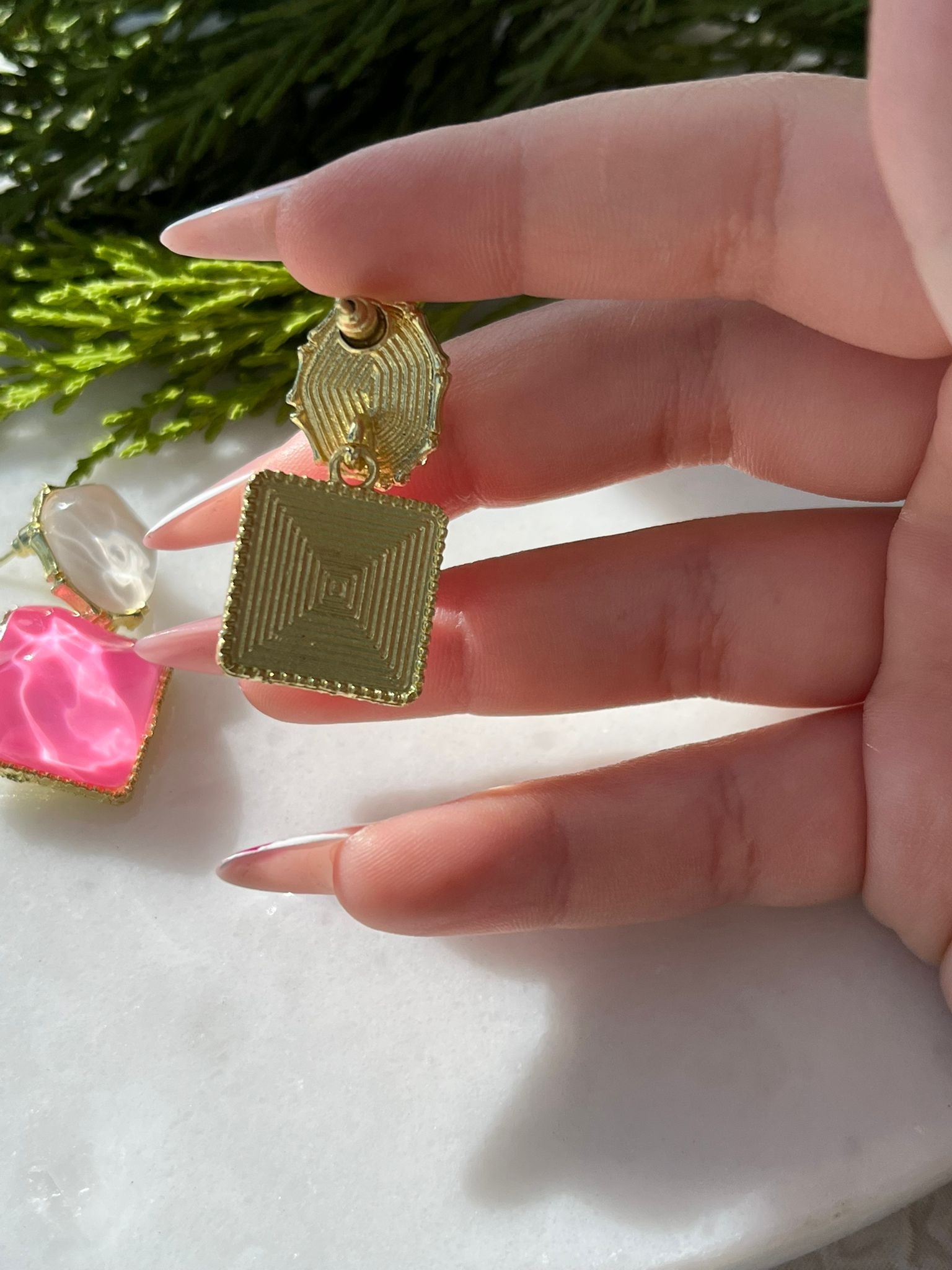 Pembe Kare Taşlı  Küpe