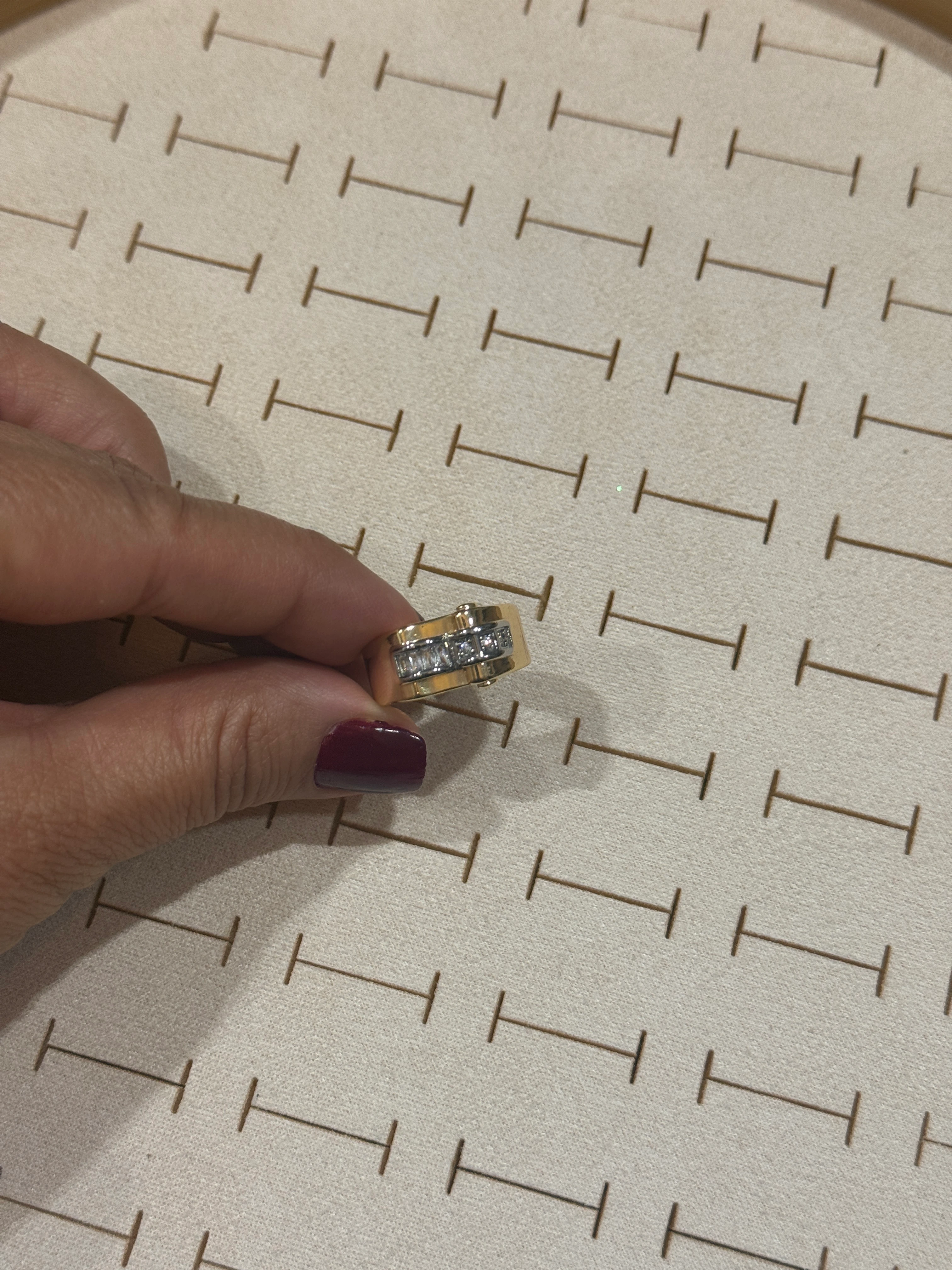 Özel Seri Beyaz Taşlı Yüzük 