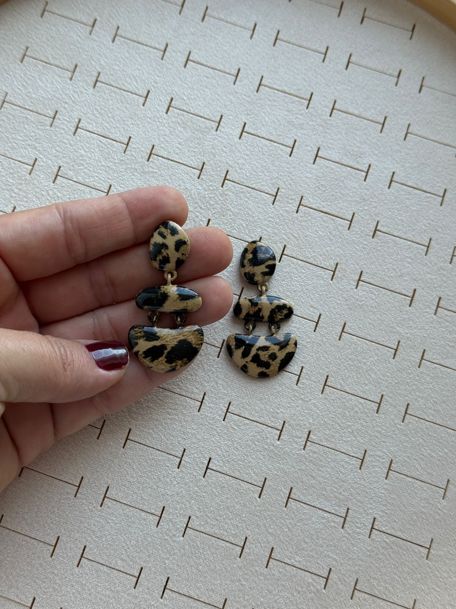 Özel Seri Sallantılı Leopar Küpe